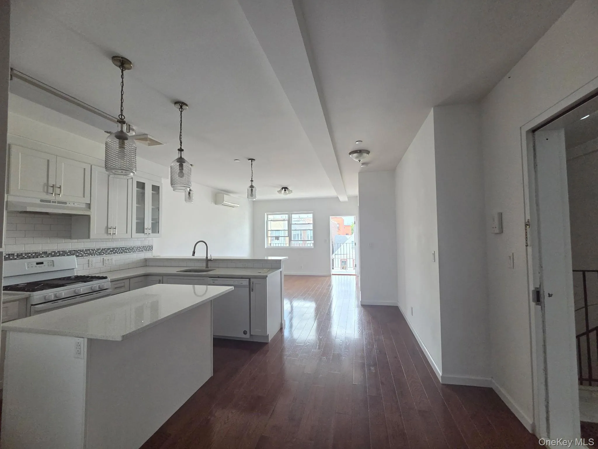 4043 97th Street, New York, NY, 3 Bedroom Bedrooms, 7 Room Rooms,2 BathroomBathrooms,Residential Lease,For Rent,97th,0,1048035 4043 97th Street, New York, NY, 3 Bedroom Bedrooms, 7 Room Rooms,2 BathroomBathrooms,Residential Lease,For Rent,97th,0,1048035