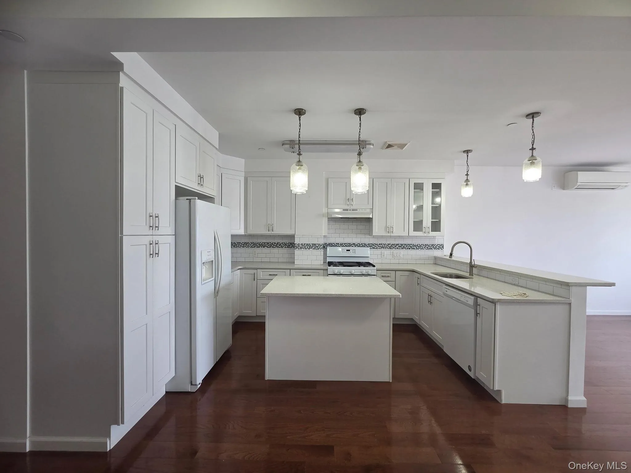 4043 97th Street, New York, NY, 3 Bedroom Bedrooms, 7 Room Rooms,2 BathroomBathrooms,Residential Lease,For Rent,97th,0,1048035 4043 97th Street, New York, NY, 3 Bedroom Bedrooms, 7 Room Rooms,2 BathroomBathrooms,Residential Lease,For Rent,97th,0,1048035