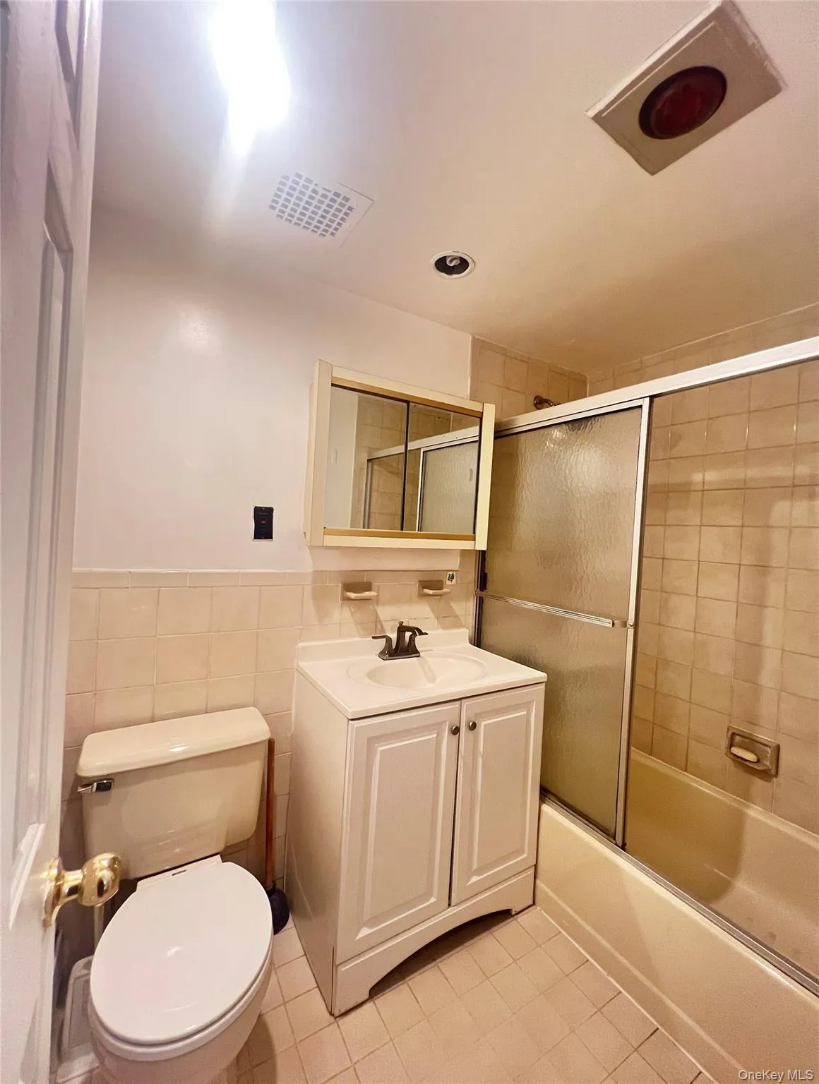 56-16 Seabury Street, New York, NY, 1 Bedroom Bedrooms, 3 Rooms Rooms,1 BathroomBathrooms,Residential,For Rent,Seabury,0,1048049 56-16 Seabury Street, New York, NY, 1 Bedroom Bedrooms, 3 Rooms Rooms,1 BathroomBathrooms,Residential,For Rent,Seabury,0,1048049