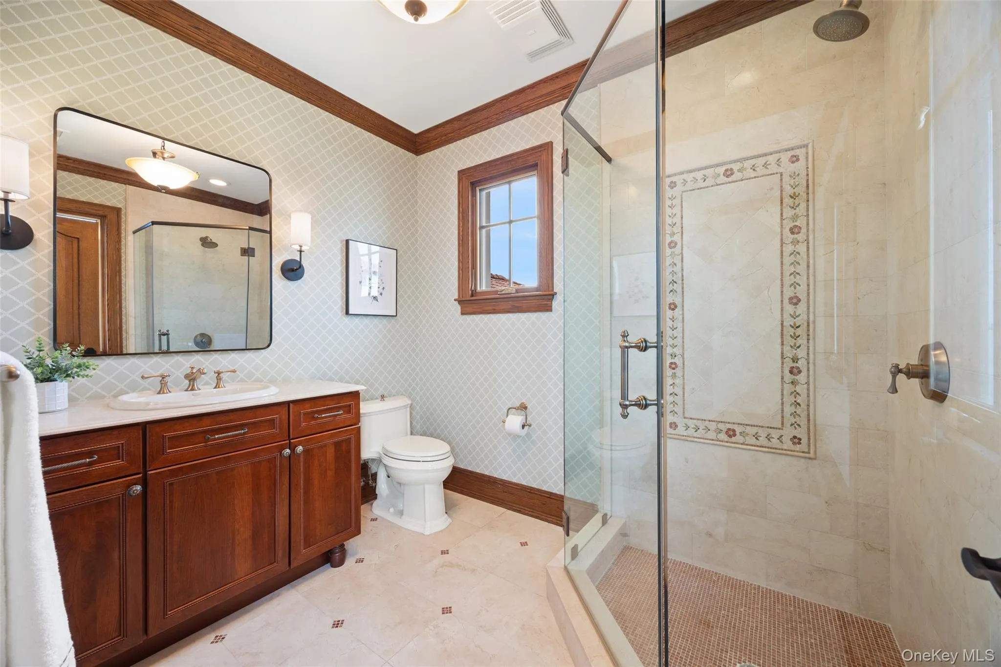 Full ensuite bath. Full ensuite bath.