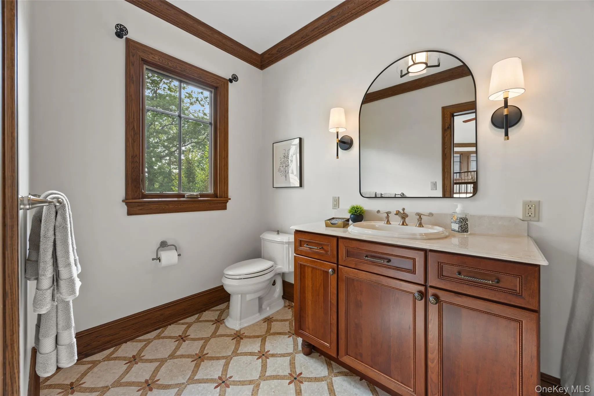 Full ensuite bath. Full ensuite bath.