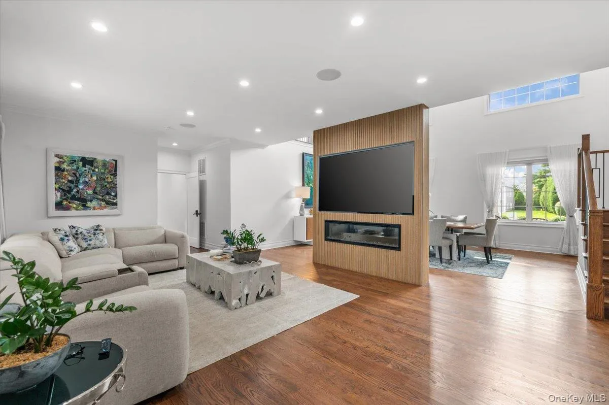 105 Woodhill Lane, North Hempstead, NY, 4 Bedrooms Bedrooms, 14 Rooms Rooms,4 BathroomsBathrooms,Residential,For Rent,Woodhill,0,1048059 105 Woodhill Lane, North Hempstead, NY, 4 Bedrooms Bedrooms, 14 Rooms Rooms,4 BathroomsBathrooms,Residential,For Rent,Woodhill,0,1048059