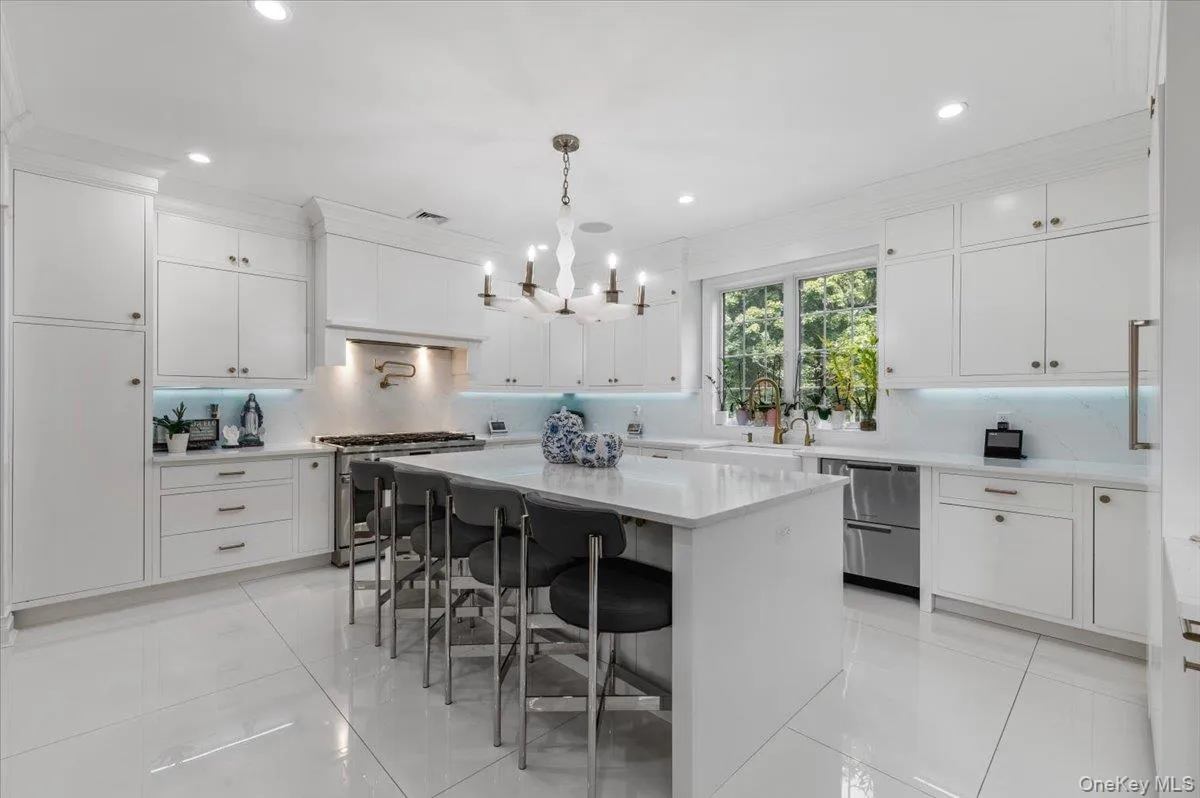 105 Woodhill Lane, North Hempstead, NY, 4 Bedrooms Bedrooms, 14 Rooms Rooms,4 BathroomsBathrooms,Residential,For Rent,Woodhill,0,1048059 105 Woodhill Lane, North Hempstead, NY, 4 Bedrooms Bedrooms, 14 Rooms Rooms,4 BathroomsBathrooms,Residential,For Rent,Woodhill,0,1048059