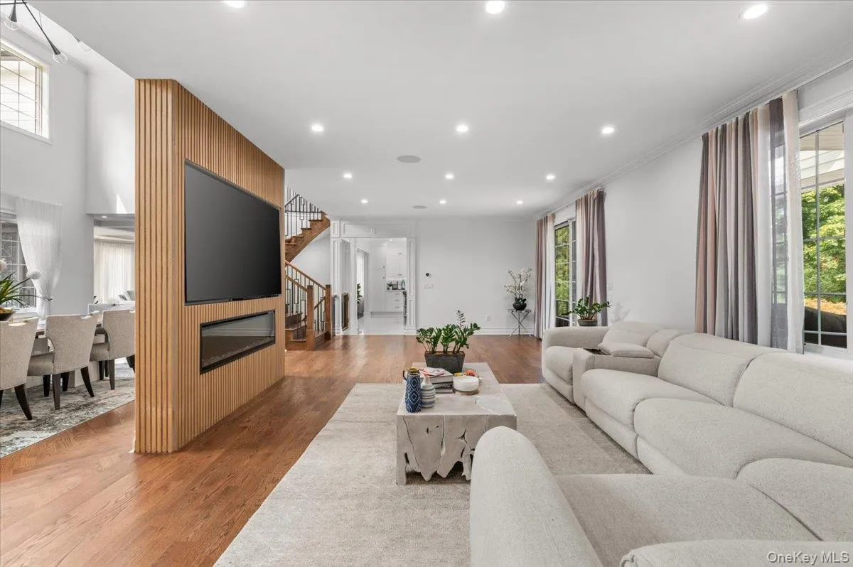 105 Woodhill Lane, North Hempstead, NY, 4 Bedrooms Bedrooms, 14 Rooms Rooms,4 BathroomsBathrooms,Residential,For Rent,Woodhill,0,1048059 105 Woodhill Lane, North Hempstead, NY, 4 Bedrooms Bedrooms, 14 Rooms Rooms,4 BathroomsBathrooms,Residential,For Rent,Woodhill,0,1048059