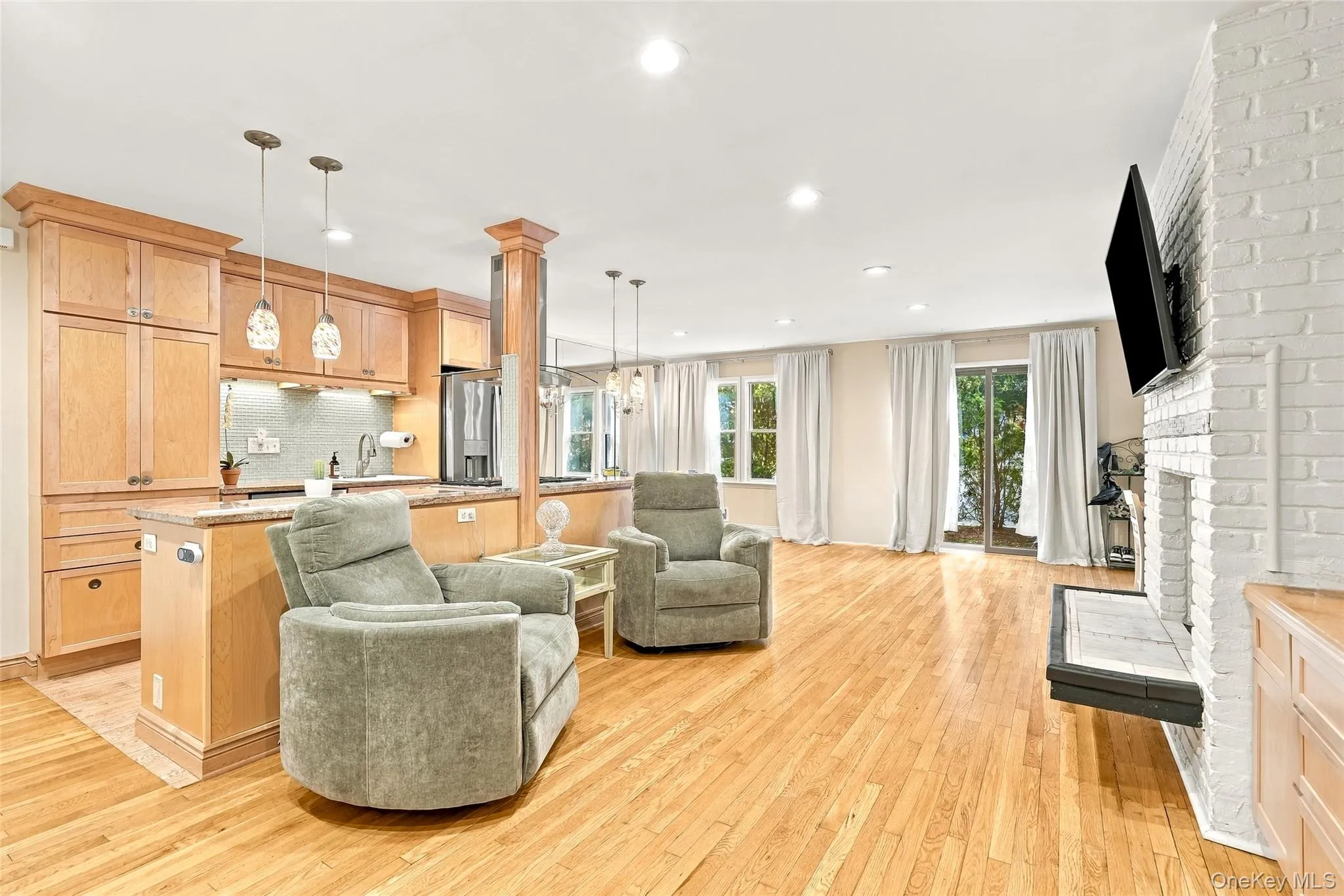 The open floor plan offers versatility to use the living space as suits your needs. The open floor plan offers versatility to use the living space as suits your needs.