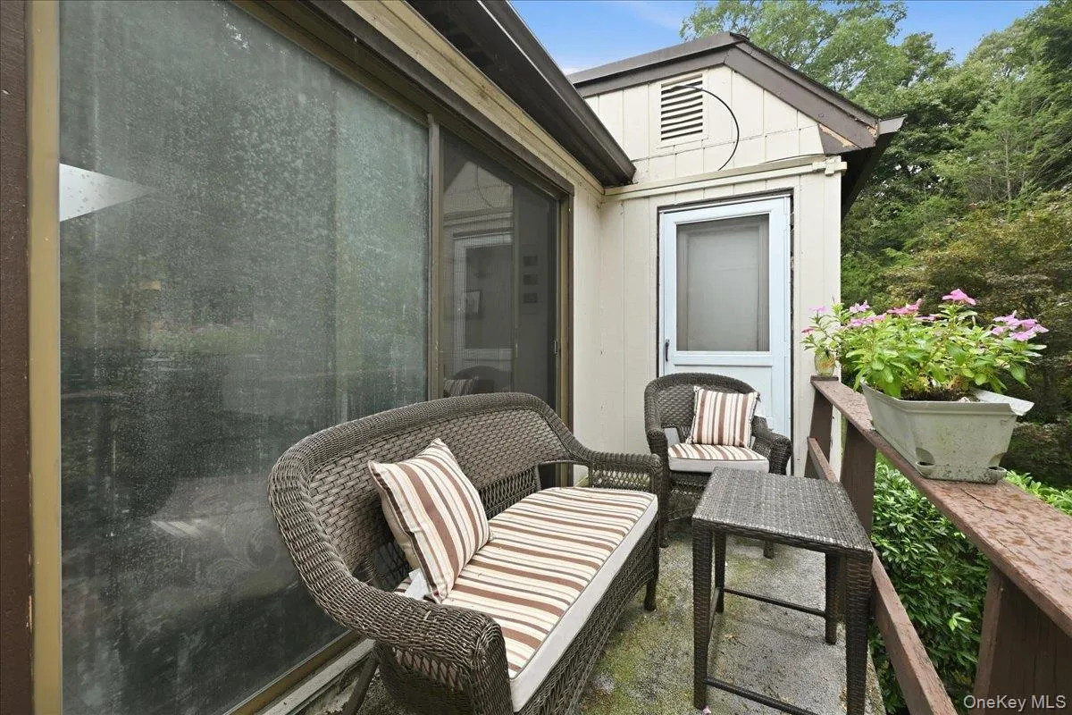 40 Cedar Lane, Oyster Bay, NY, 2 Bedrooms Bedrooms, 7 Rooms Rooms,3 BathroomsBathrooms,Residential,For Rent,Cedar,0,1048063 40 Cedar Lane, Oyster Bay, NY, 2 Bedrooms Bedrooms, 7 Rooms Rooms,3 BathroomsBathrooms,Residential,For Rent,Cedar,0,1048063