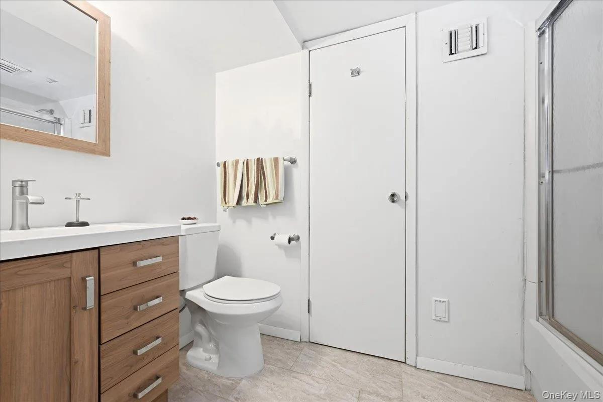 40 Cedar Lane, Oyster Bay, NY, 2 Bedrooms Bedrooms, 7 Rooms Rooms,3 BathroomsBathrooms,Residential,For Rent,Cedar,0,1048063 40 Cedar Lane, Oyster Bay, NY, 2 Bedrooms Bedrooms, 7 Rooms Rooms,3 BathroomsBathrooms,Residential,For Rent,Cedar,0,1048063