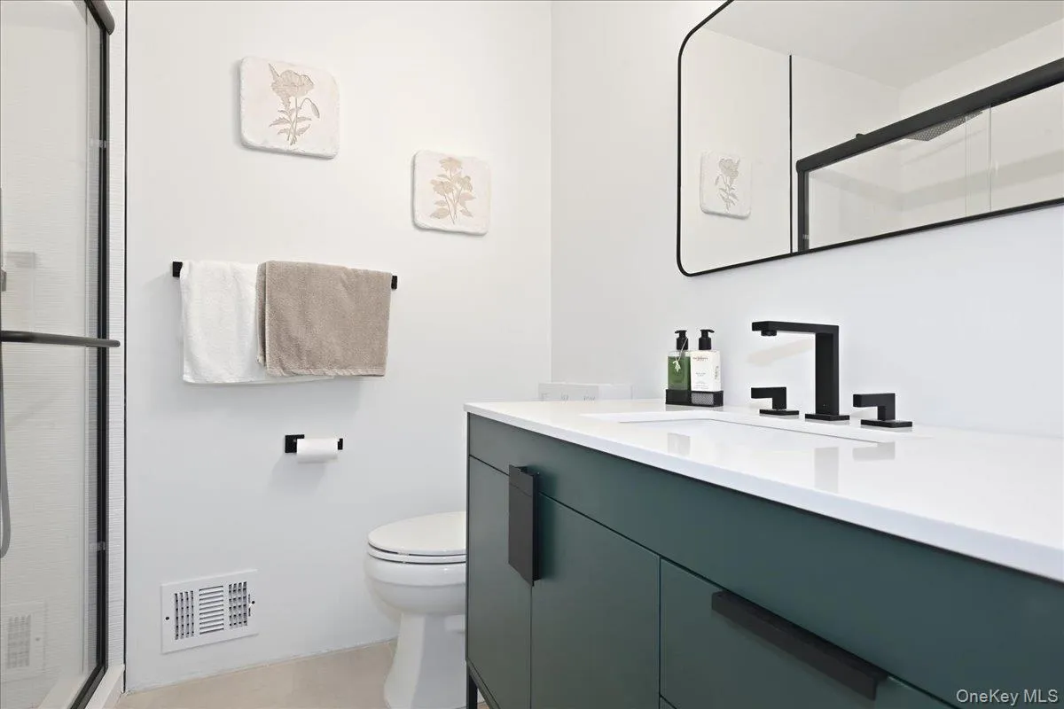 40 Cedar Lane, Oyster Bay, NY, 2 Bedrooms Bedrooms, 7 Rooms Rooms,3 BathroomsBathrooms,Residential,For Rent,Cedar,0,1048063 40 Cedar Lane, Oyster Bay, NY, 2 Bedrooms Bedrooms, 7 Rooms Rooms,3 BathroomsBathrooms,Residential,For Rent,Cedar,0,1048063