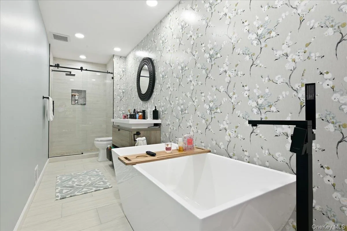 40 Cedar Lane, Oyster Bay, NY, 2 Bedrooms Bedrooms, 7 Rooms Rooms,3 BathroomsBathrooms,Residential,For Rent,Cedar,0,1048063 40 Cedar Lane, Oyster Bay, NY, 2 Bedrooms Bedrooms, 7 Rooms Rooms,3 BathroomsBathrooms,Residential,For Rent,Cedar,0,1048063