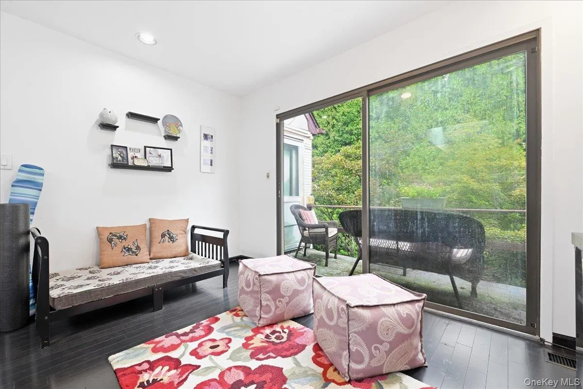 40 Cedar Lane, Oyster Bay, NY, 2 Bedrooms Bedrooms, 7 Rooms Rooms,3 BathroomsBathrooms,Residential,For Rent,Cedar,0,1048063 40 Cedar Lane, Oyster Bay, NY, 2 Bedrooms Bedrooms, 7 Rooms Rooms,3 BathroomsBathrooms,Residential,For Rent,Cedar,0,1048063