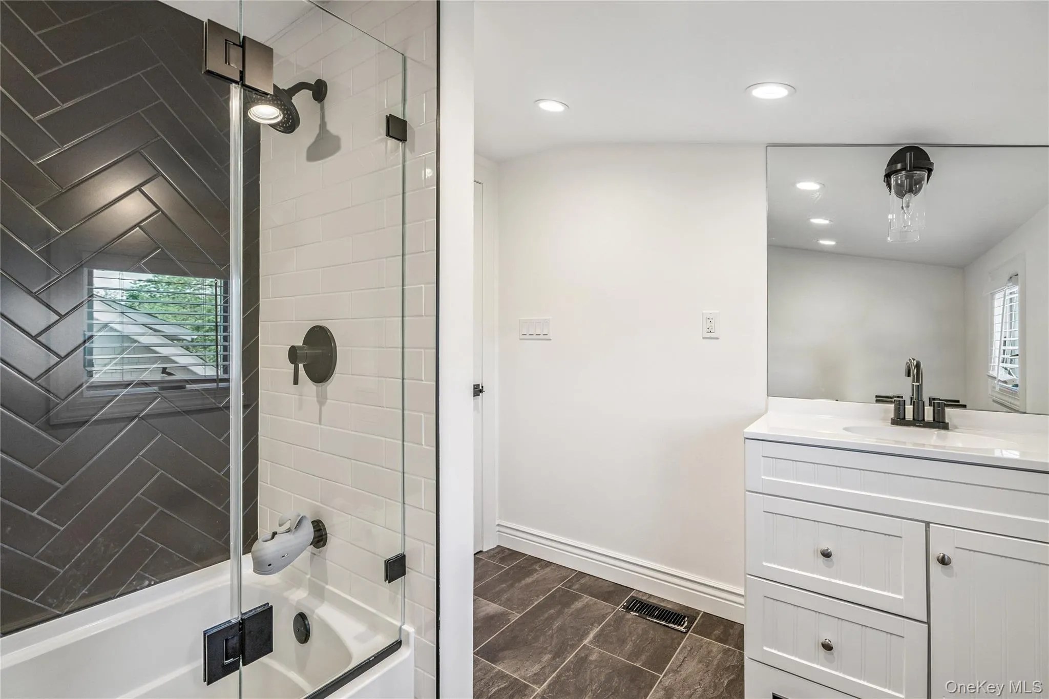 55 Cleveland Street, Brookhaven, NY, 3 Bedrooms Bedrooms, 7 Rooms Rooms,2 BathroomsBathrooms,Residential,For Rent,Cleveland,0,1048064 55 Cleveland Street, Brookhaven, NY, 3 Bedrooms Bedrooms, 7 Rooms Rooms,2 BathroomsBathrooms,Residential,For Rent,Cleveland,0,1048064