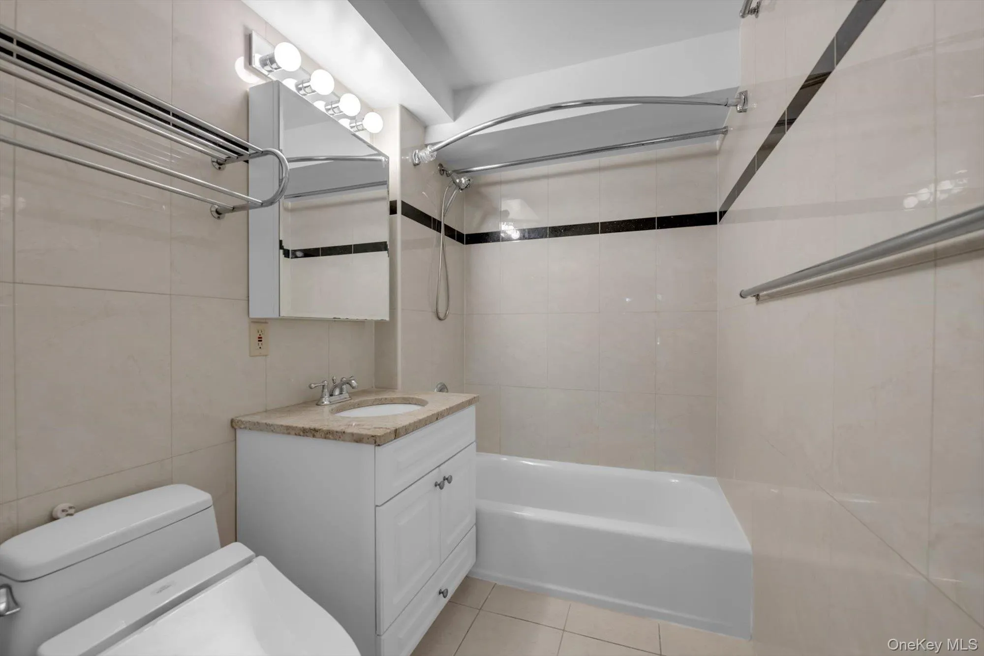 6434 Grand Central Parkway, New York, NY, 2 Bedrooms Bedrooms, 4 Rooms Rooms,2 BathroomsBathrooms,Residential,For Rent,Grand Central,0,1048069 6434 Grand Central Parkway, New York, NY, 2 Bedrooms Bedrooms, 4 Rooms Rooms,2 BathroomsBathrooms,Residential,For Rent,Grand Central,0,1048069