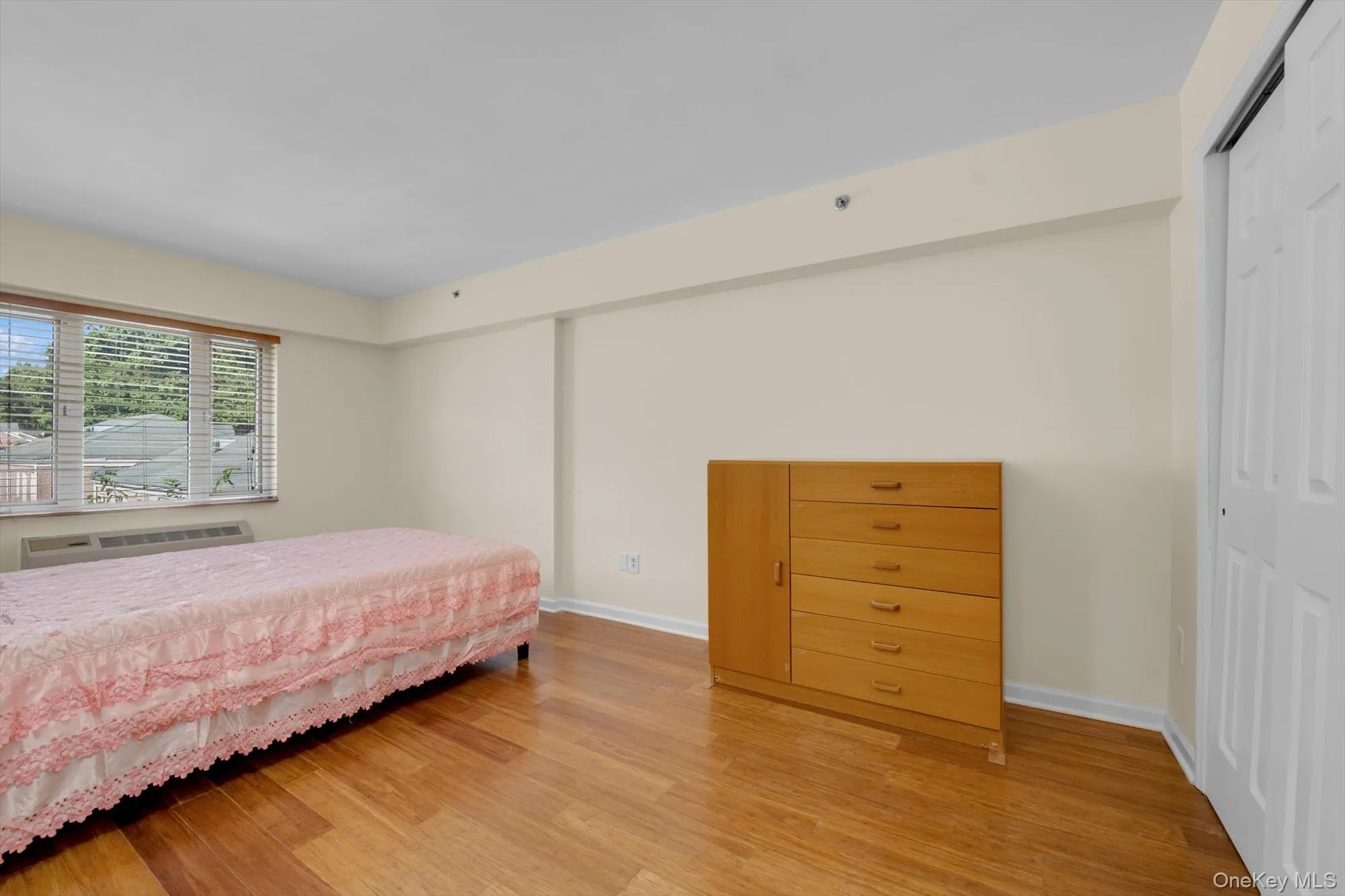 6434 Grand Central Parkway, New York, NY, 2 Bedrooms Bedrooms, 4 Rooms Rooms,2 BathroomsBathrooms,Residential,For Rent,Grand Central,0,1048069 6434 Grand Central Parkway, New York, NY, 2 Bedrooms Bedrooms, 4 Rooms Rooms,2 BathroomsBathrooms,Residential,For Rent,Grand Central,0,1048069