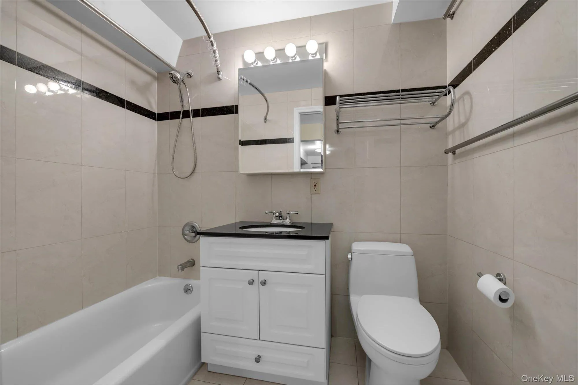 6434 Grand Central Parkway, New York, NY, 2 Bedrooms Bedrooms, 4 Rooms Rooms,2 BathroomsBathrooms,Residential,For Rent,Grand Central,0,1048069 6434 Grand Central Parkway, New York, NY, 2 Bedrooms Bedrooms, 4 Rooms Rooms,2 BathroomsBathrooms,Residential,For Rent,Grand Central,0,1048069