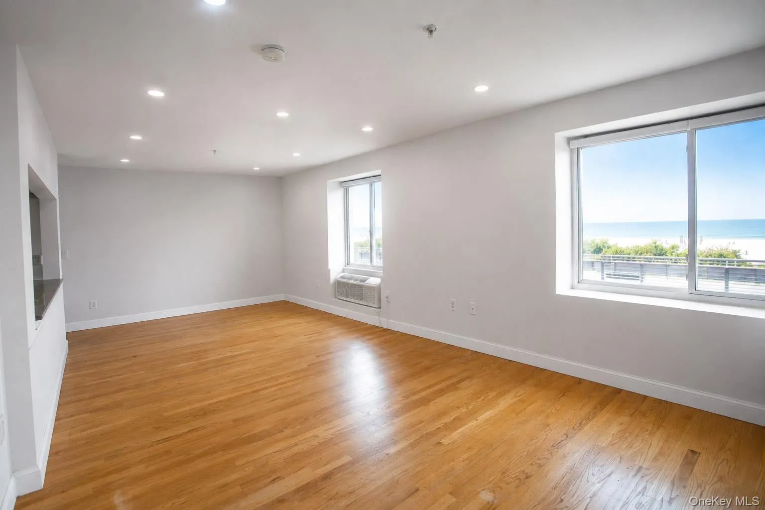 10 Franklin Boulevard, Long Beach, NY, 3 Rooms Rooms,1 BathroomBathrooms,Residential Lease,For Rent,Franklin,0,1048071 10 Franklin Boulevard, Long Beach, NY, 3 Rooms Rooms,1 BathroomBathrooms,Residential Lease,For Rent,Franklin,0,1048071
