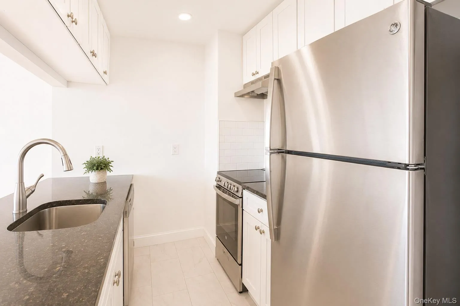 10 Franklin Boulevard, Long Beach, NY, 3 Rooms Rooms,1 BathroomBathrooms,Residential Lease,For Rent,Franklin,0,1048071 10 Franklin Boulevard, Long Beach, NY, 3 Rooms Rooms,1 BathroomBathrooms,Residential Lease,For Rent,Franklin,0,1048071