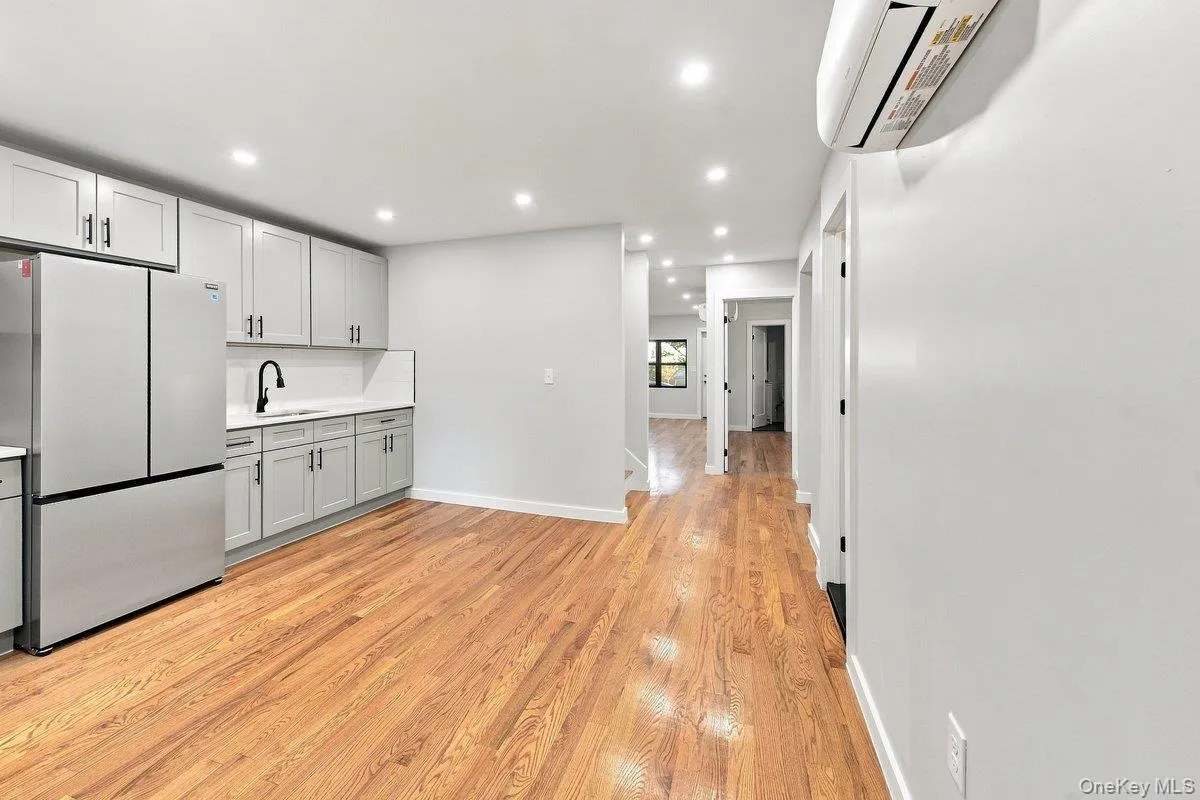 1978 Needham, New York, NY, 4 Bedrooms Bedrooms, 6 Rooms Rooms,2 BathroomsBathrooms,Residential,For Rent,Needham,0,1048072 1978 Needham, New York, NY, 4 Bedrooms Bedrooms, 6 Rooms Rooms,2 BathroomsBathrooms,Residential,For Rent,Needham,0,1048072