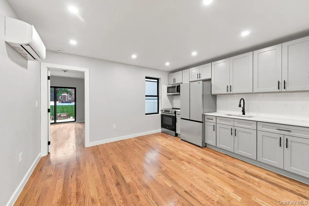 1978 Needham, New York, NY, 4 Bedrooms Bedrooms, 6 Rooms Rooms,2 BathroomsBathrooms,Residential,For Rent,Needham,0,1048072 1978 Needham, New York, NY, 4 Bedrooms Bedrooms, 6 Rooms Rooms,2 BathroomsBathrooms,Residential,For Rent,Needham,0,1048072