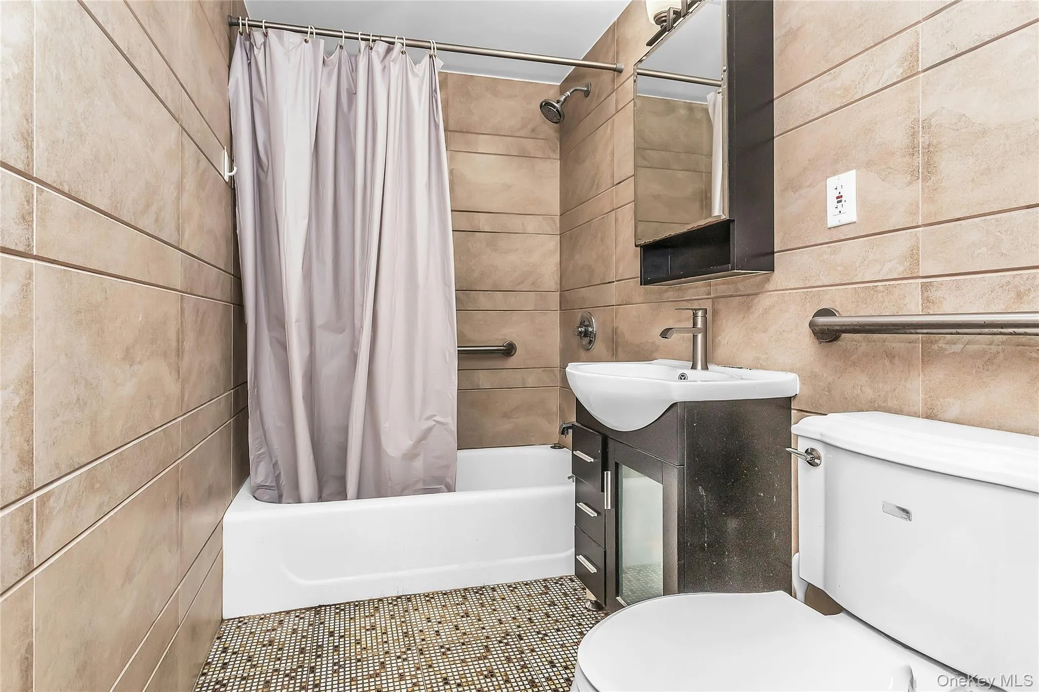 85-10 Elmhurst Avenue, New York, NY, 2 Bedrooms Bedrooms, 4 Rooms Rooms,2 BathroomsBathrooms,Residential,For Rent,Elmhurst,0,1048082 85-10 Elmhurst Avenue, New York, NY, 2 Bedrooms Bedrooms, 4 Rooms Rooms,2 BathroomsBathrooms,Residential,For Rent,Elmhurst,0,1048082