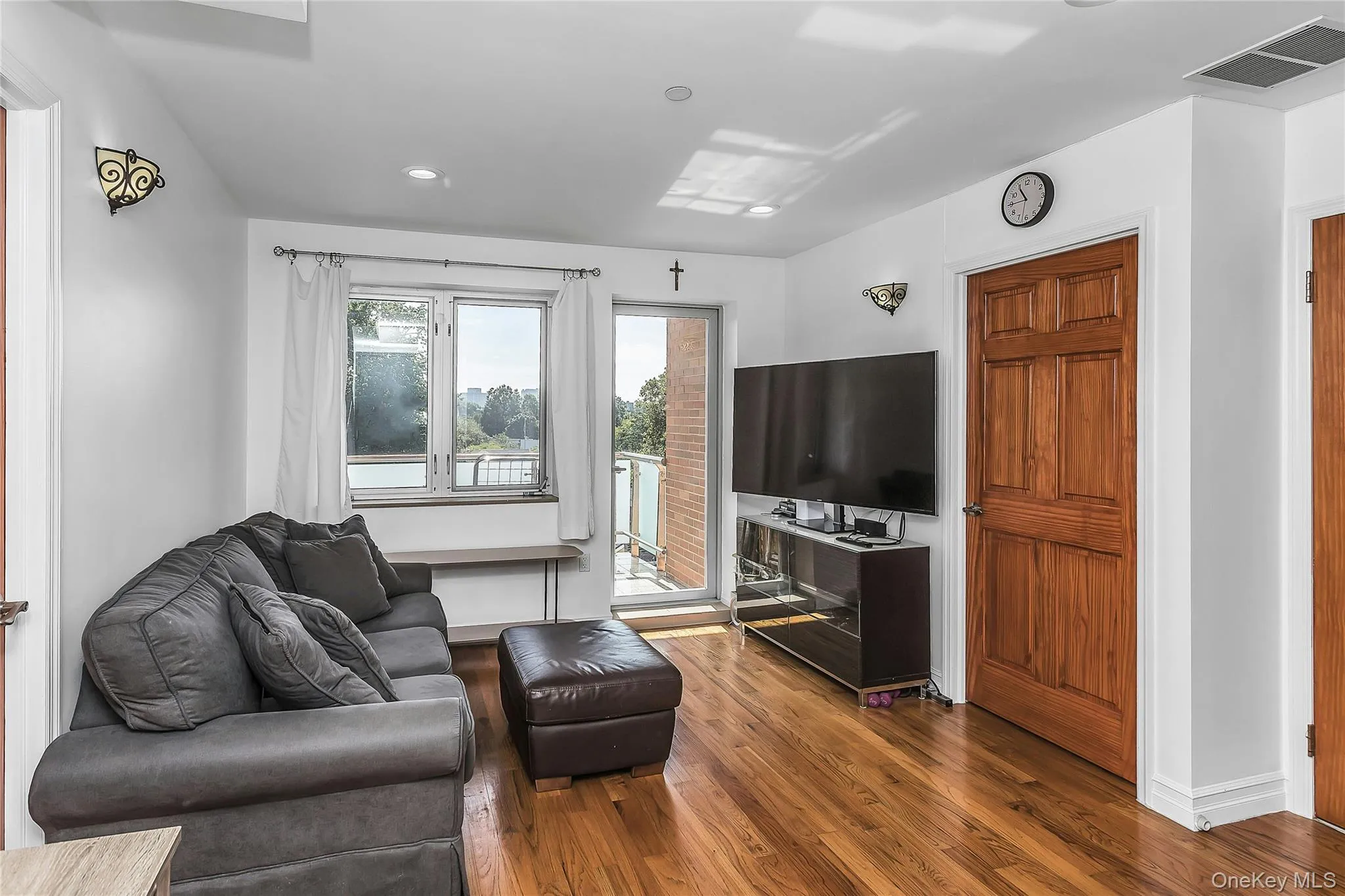 85-10 Elmhurst Avenue, New York, NY, 2 Bedrooms Bedrooms, 4 Rooms Rooms,2 BathroomsBathrooms,Residential,For Rent,Elmhurst,0,1048082 85-10 Elmhurst Avenue, New York, NY, 2 Bedrooms Bedrooms, 4 Rooms Rooms,2 BathroomsBathrooms,Residential,For Rent,Elmhurst,0,1048082