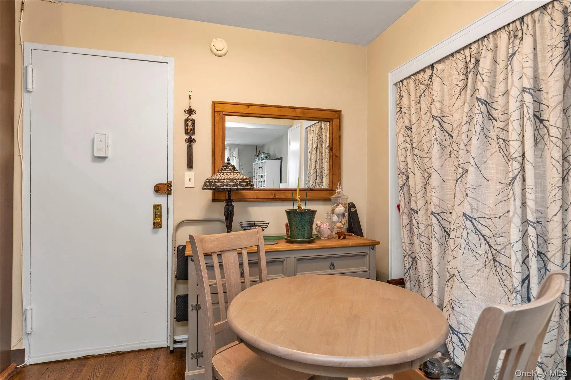370 Broadway, Long Beach, NY, 1 Bedroom Bedrooms, 3 Rooms Rooms,1 BathroomBathrooms,Residential,For Rent,Broadway,0,1048087 370 Broadway, Long Beach, NY, 1 Bedroom Bedrooms, 3 Rooms Rooms,1 BathroomBathrooms,Residential,For Rent,Broadway,0,1048087