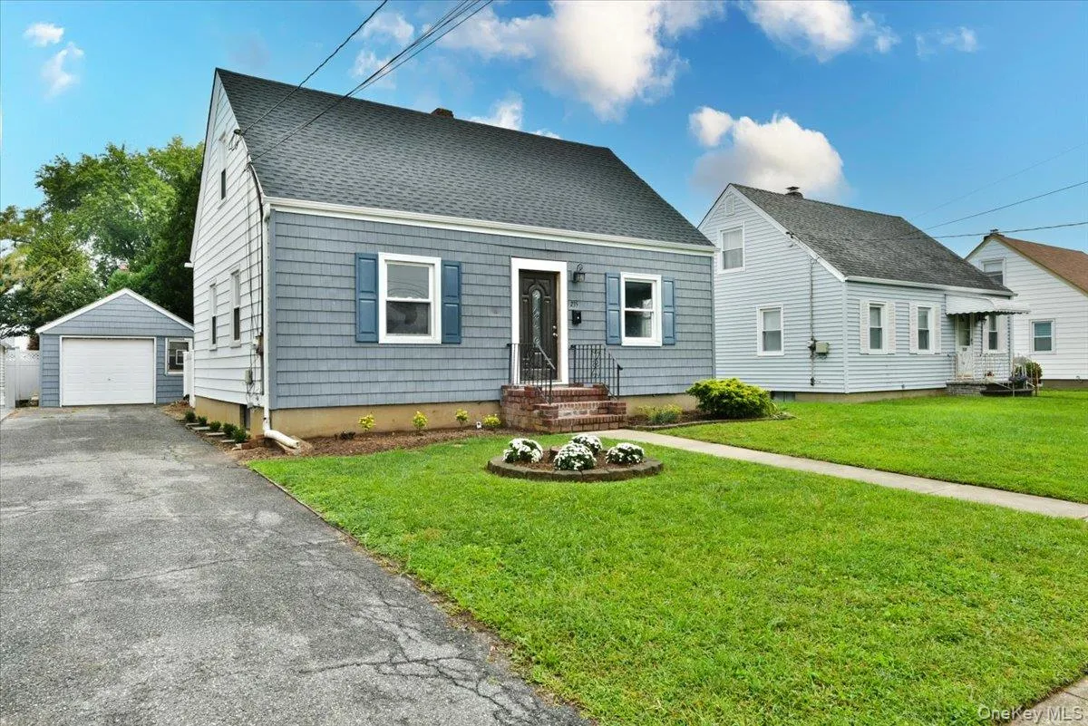 235 Madison Avenue, Hempstead, NY, 3 Bedrooms Bedrooms, 7 Rooms Rooms,1 BathroomBathrooms,Residential,For Rent,Madison,0,1048104 235 Madison Avenue, Hempstead, NY, 3 Bedrooms Bedrooms, 7 Rooms Rooms,1 BathroomBathrooms,Residential,For Rent,Madison,0,1048104