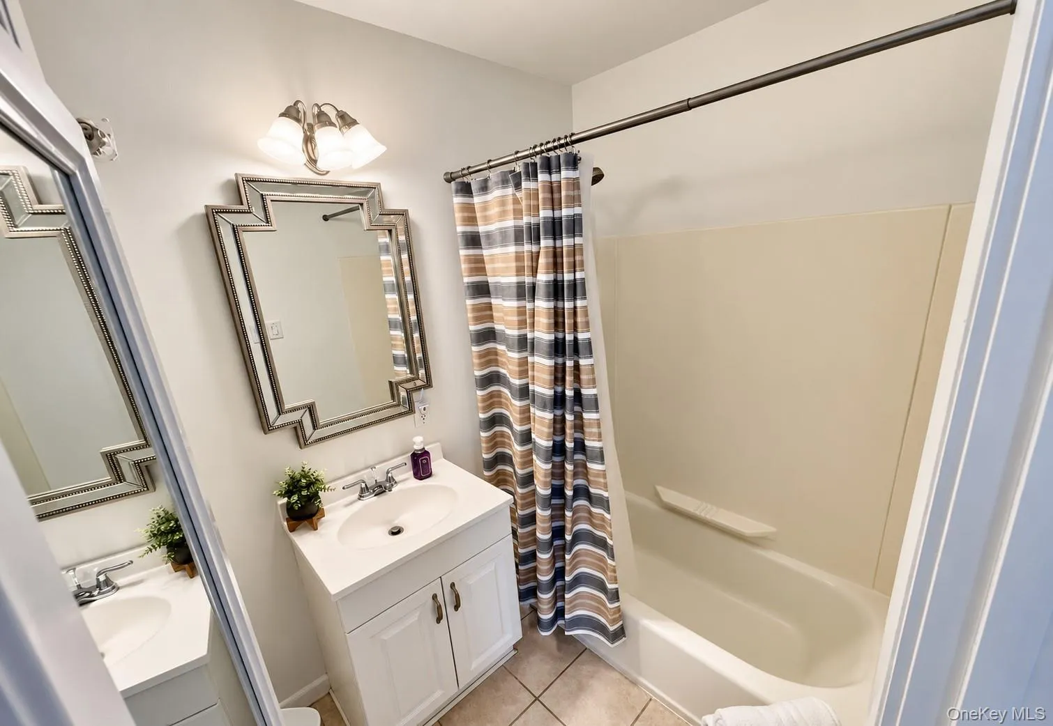 855 Broadway, Long Beach, NY, 2 Rooms Rooms,1 BathroomBathrooms,Residential Lease,For Rent,Broadway,0,1048109 855 Broadway, Long Beach, NY, 2 Rooms Rooms,1 BathroomBathrooms,Residential Lease,For Rent,Broadway,0,1048109