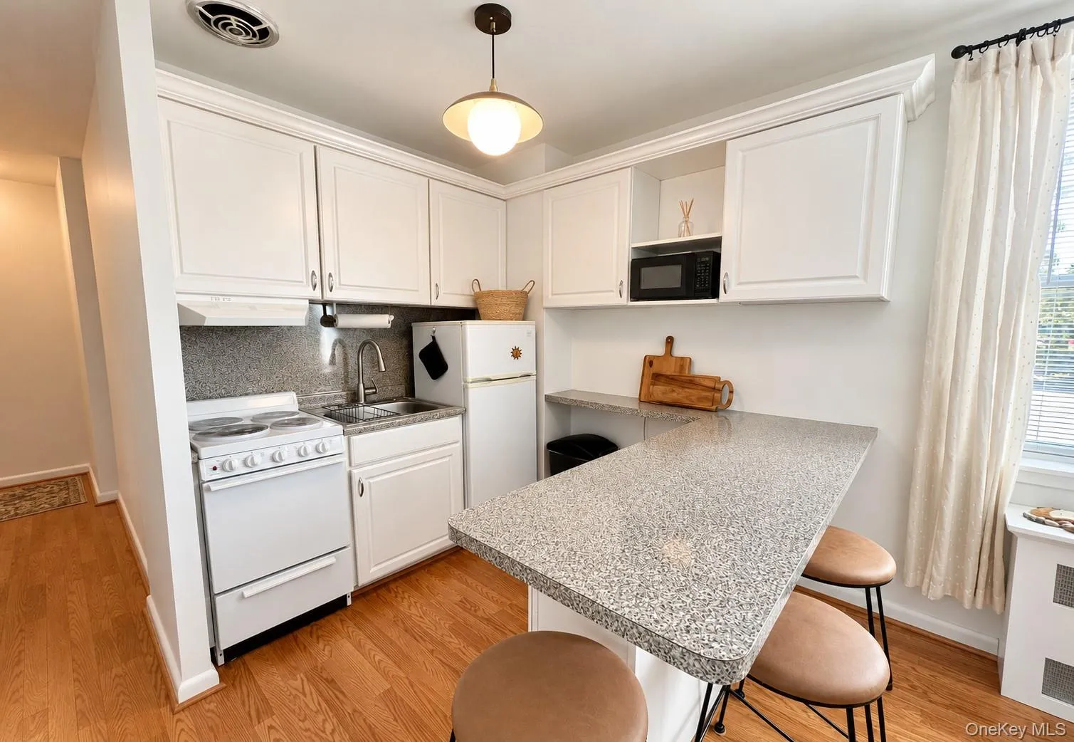 855 Broadway, Long Beach, NY, 2 Rooms Rooms,1 BathroomBathrooms,Residential Lease,For Rent,Broadway,0,1048109 855 Broadway, Long Beach, NY, 2 Rooms Rooms,1 BathroomBathrooms,Residential Lease,For Rent,Broadway,0,1048109