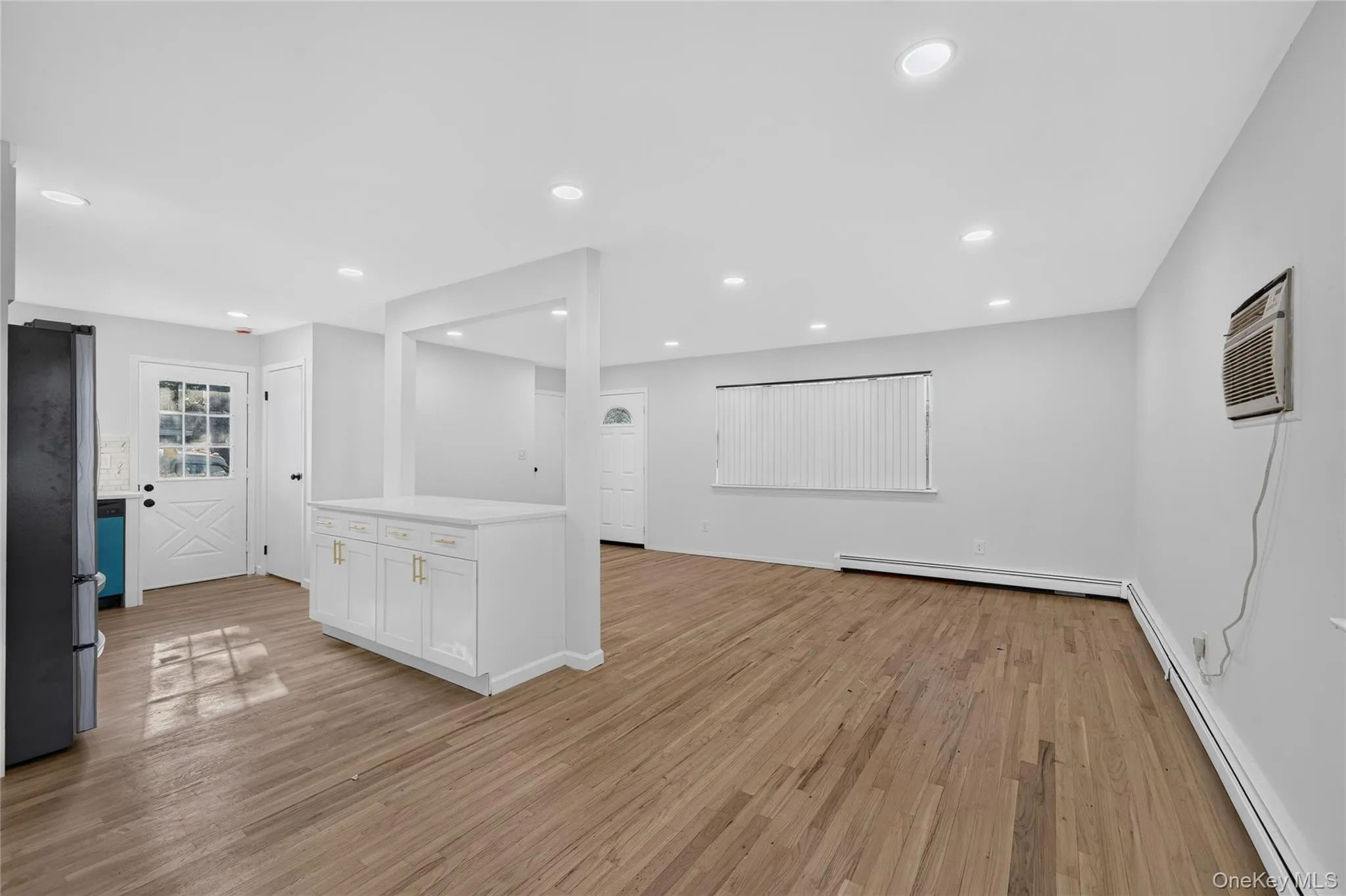 28 Roslyn Avenue, Brookhaven, NY, 3 Bedrooms Bedrooms, 7 Rooms Rooms,3 BathroomsBathrooms,Residential,For Rent,Roslyn,0,1048110 28 Roslyn Avenue, Brookhaven, NY, 3 Bedrooms Bedrooms, 7 Rooms Rooms,3 BathroomsBathrooms,Residential,For Rent,Roslyn,0,1048110