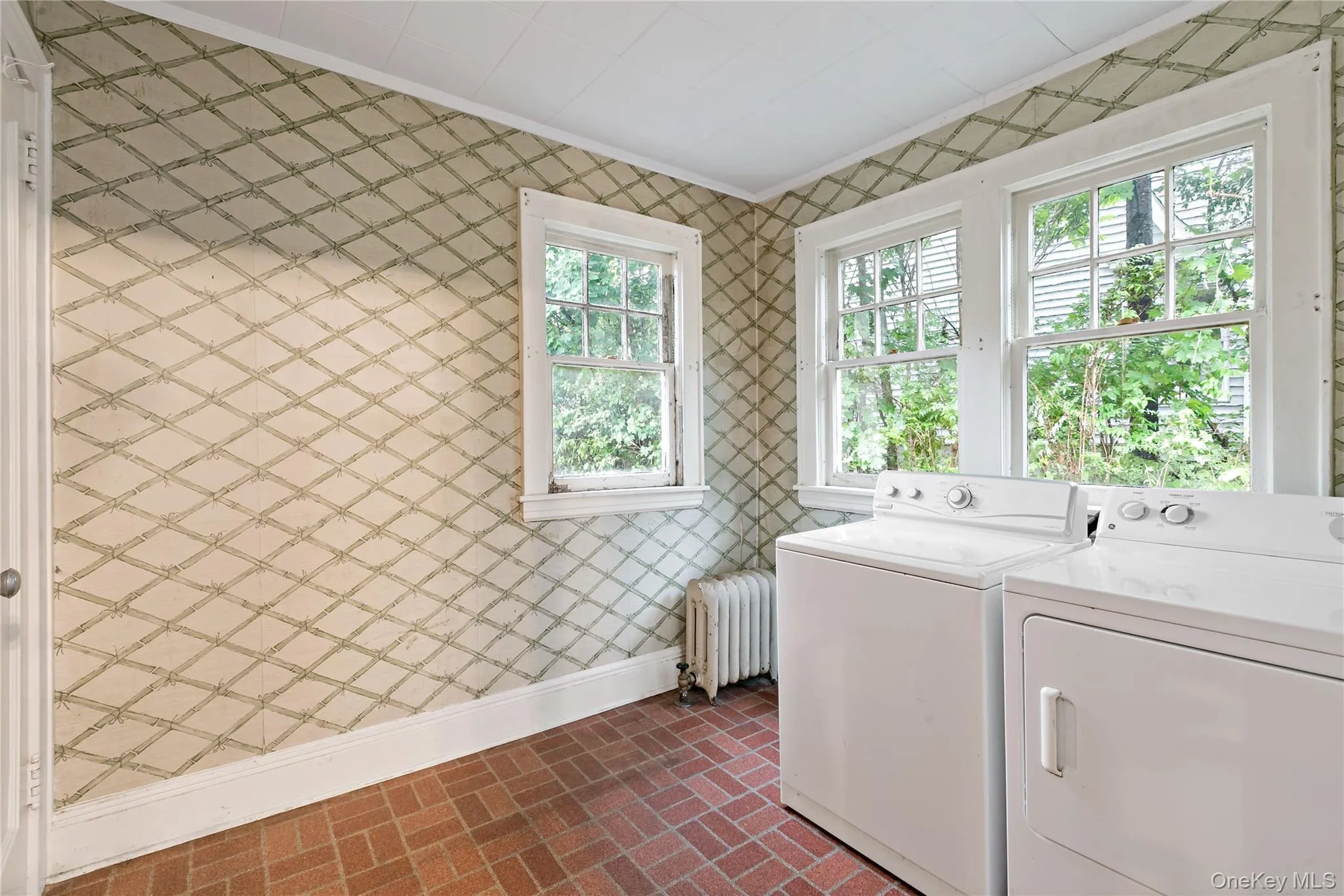 Laundry Room off Kitchen Laundry Room off Kitchen