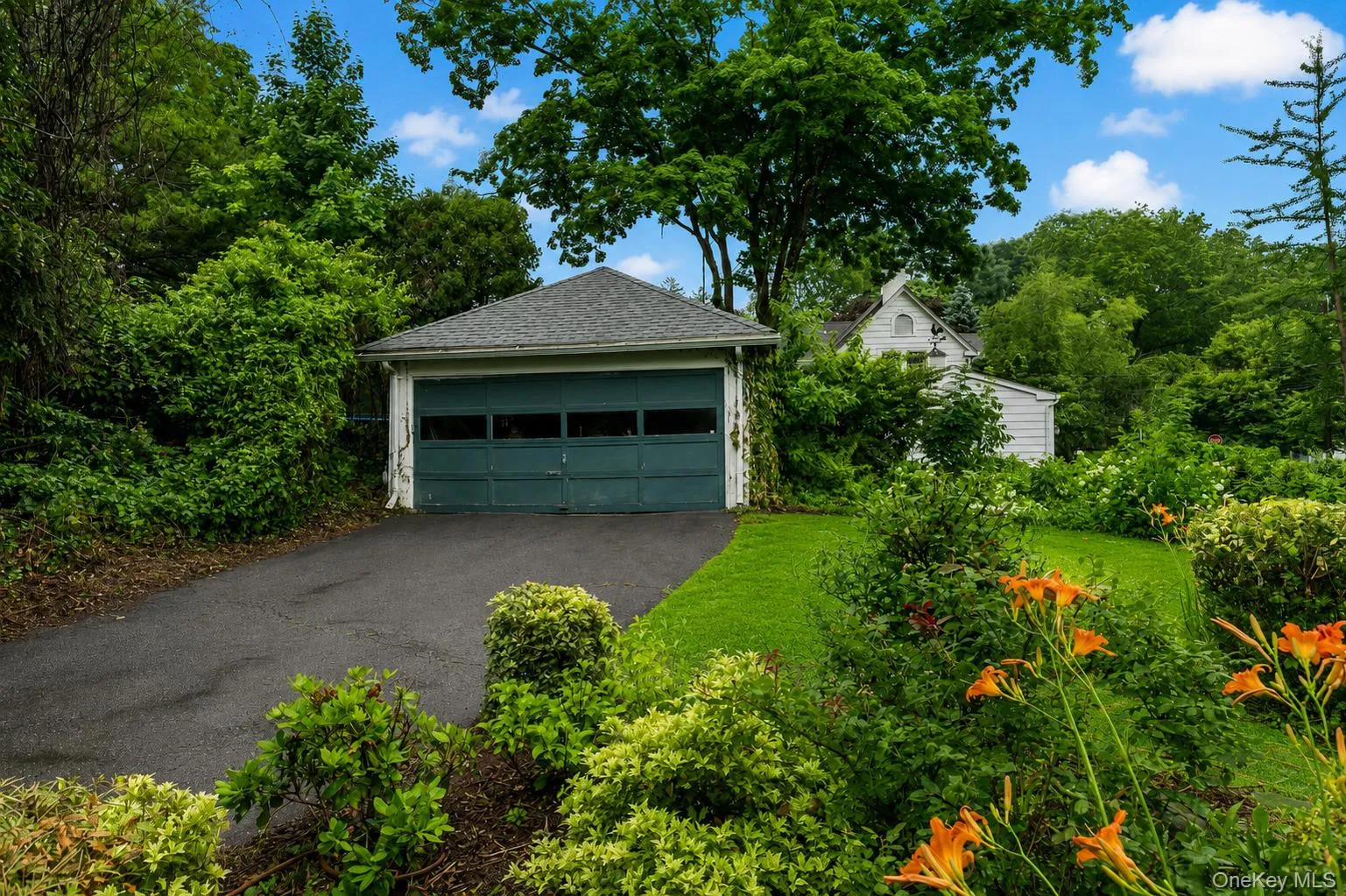 2-car detached garage & gardensAI enhanced grass 2-car detached garage & gardensAI enhanced grass