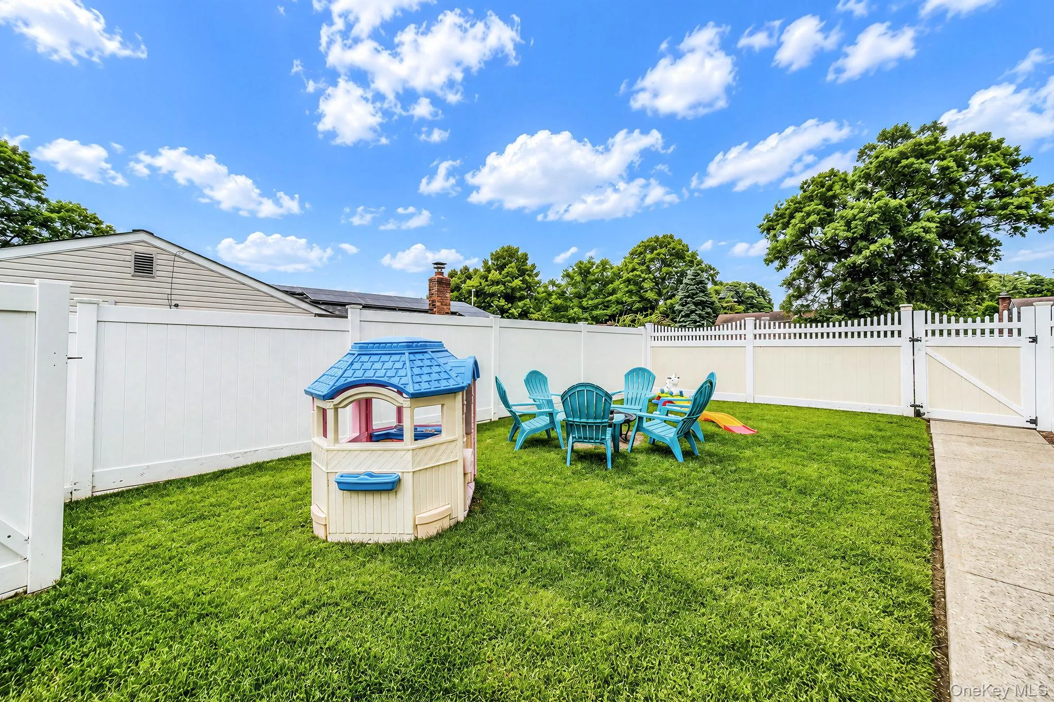 12 Carston Street, Brookhaven, NY, 6 Bedrooms Bedrooms, 11 Rooms Rooms,3 BathroomsBathrooms,Residential,For Rent,Carston,0,1048125 12 Carston Street, Brookhaven, NY, 6 Bedrooms Bedrooms, 11 Rooms Rooms,3 BathroomsBathrooms,Residential,For Rent,Carston,0,1048125