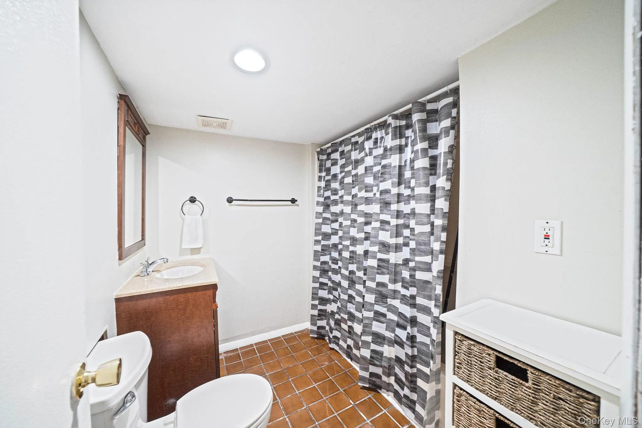 12 Carston Street, Brookhaven, NY, 6 Bedrooms Bedrooms, 11 Rooms Rooms,3 BathroomsBathrooms,Residential,For Rent,Carston,0,1048125 12 Carston Street, Brookhaven, NY, 6 Bedrooms Bedrooms, 11 Rooms Rooms,3 BathroomsBathrooms,Residential,For Rent,Carston,0,1048125