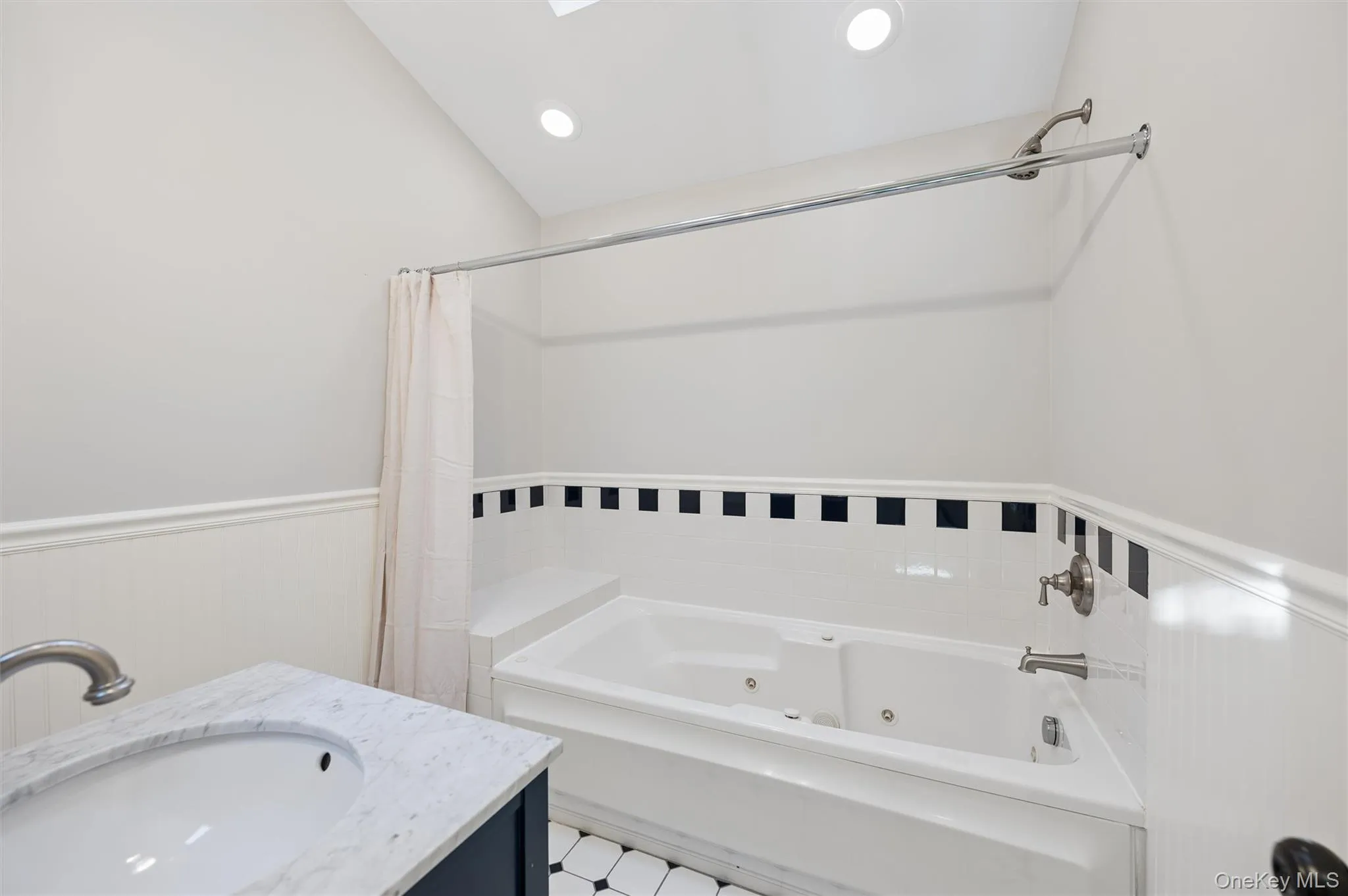 58 Ocean Avenue, Southampton, NY, 3 Bedrooms Bedrooms, 7 Rooms Rooms,2 BathroomsBathrooms,Residential Lease,For Rent,Ocean,0,1048142 58 Ocean Avenue, Southampton, NY, 3 Bedrooms Bedrooms, 7 Rooms Rooms,2 BathroomsBathrooms,Residential Lease,For Rent,Ocean,0,1048142