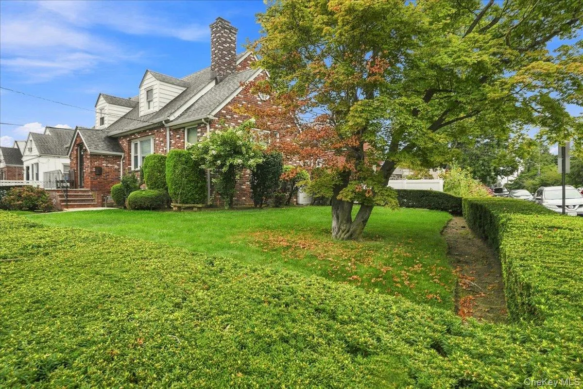 4 Holly Street, Yonkers, NY, 3 Bedrooms Bedrooms, 7 Rooms Rooms,2 BathroomsBathrooms,Residential,For Rent,Holly,0,1048144 4 Holly Street, Yonkers, NY, 3 Bedrooms Bedrooms, 7 Rooms Rooms,2 BathroomsBathrooms,Residential,For Rent,Holly,0,1048144