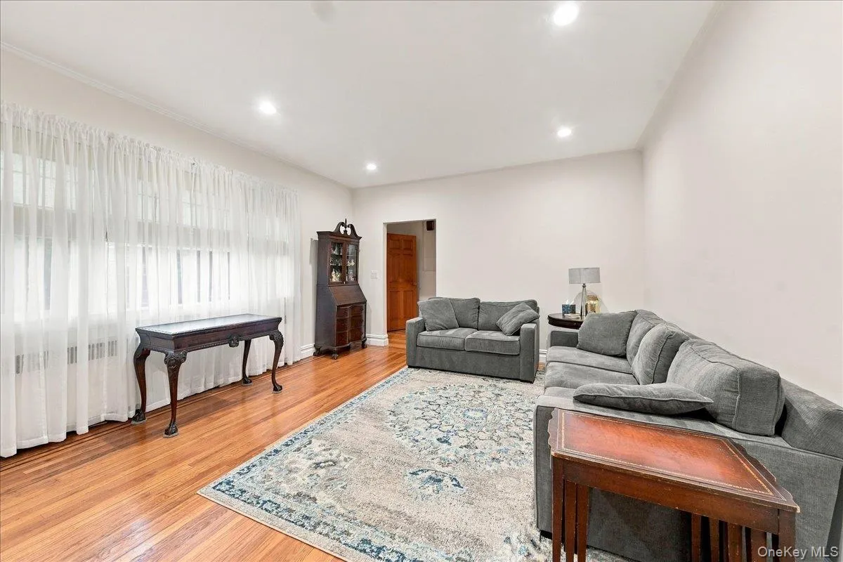4 Holly Street, Yonkers, NY, 3 Bedrooms Bedrooms, 7 Rooms Rooms,2 BathroomsBathrooms,Residential,For Rent,Holly,0,1048144 4 Holly Street, Yonkers, NY, 3 Bedrooms Bedrooms, 7 Rooms Rooms,2 BathroomsBathrooms,Residential,For Rent,Holly,0,1048144