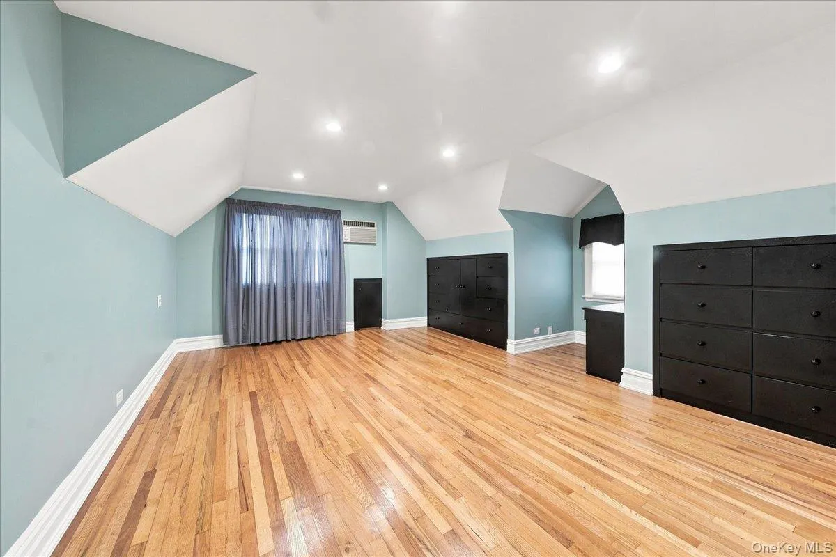 4 Holly Street, Yonkers, NY, 3 Bedrooms Bedrooms, 7 Rooms Rooms,2 BathroomsBathrooms,Residential,For Rent,Holly,0,1048144 4 Holly Street, Yonkers, NY, 3 Bedrooms Bedrooms, 7 Rooms Rooms,2 BathroomsBathrooms,Residential,For Rent,Holly,0,1048144