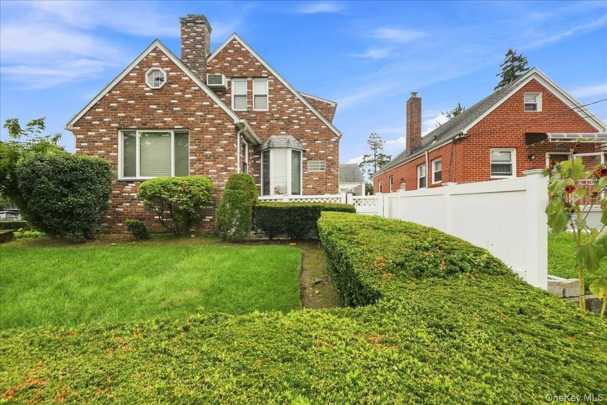 4 Holly Street, Yonkers, NY, 3 Bedrooms Bedrooms, 7 Rooms Rooms,2 BathroomsBathrooms,Residential,For Rent,Holly,0,1048144 4 Holly Street, Yonkers, NY, 3 Bedrooms Bedrooms, 7 Rooms Rooms,2 BathroomsBathrooms,Residential,For Rent,Holly,0,1048144