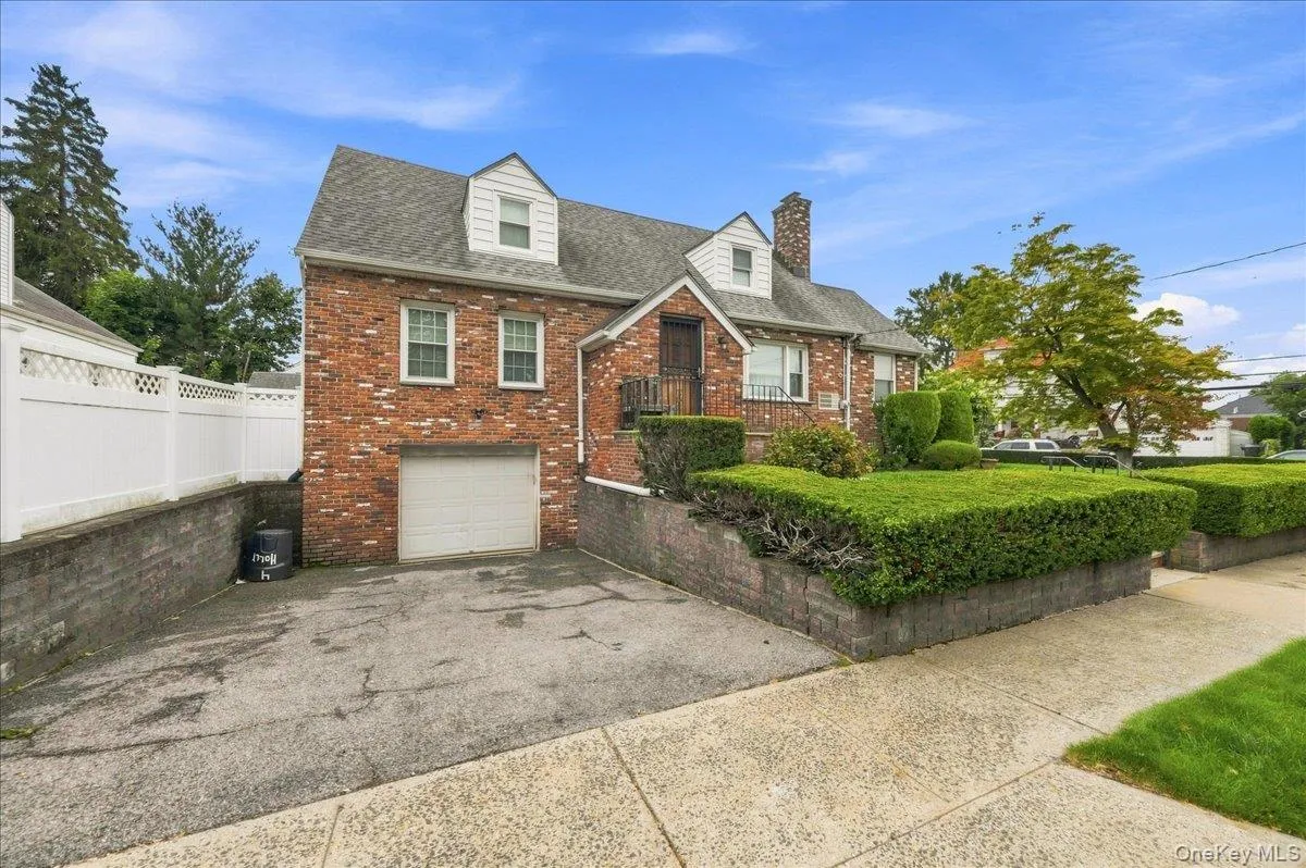 One car garage One car garage
