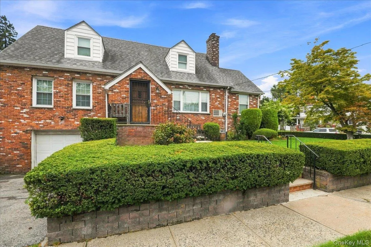 4 Holly Street, Yonkers, NY, 3 Bedrooms Bedrooms, 7 Rooms Rooms,2 BathroomsBathrooms,Residential,For Rent,Holly,0,1048144 4 Holly Street, Yonkers, NY, 3 Bedrooms Bedrooms, 7 Rooms Rooms,2 BathroomsBathrooms,Residential,For Rent,Holly,0,1048144