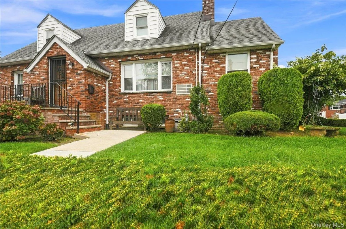 4 Holly Street, Yonkers, NY, 3 Bedrooms Bedrooms, 7 Rooms Rooms,2 BathroomsBathrooms,Residential,For Rent,Holly,0,1048144 4 Holly Street, Yonkers, NY, 3 Bedrooms Bedrooms, 7 Rooms Rooms,2 BathroomsBathrooms,Residential,For Rent,Holly,0,1048144
