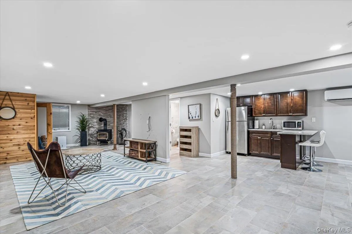 1845 Relyea Drive, Hempstead, NY, 4 Bedrooms Bedrooms, 7 Rooms Rooms,3 BathroomsBathrooms,Residential,For Rent,Relyea,0,1048147 1845 Relyea Drive, Hempstead, NY, 4 Bedrooms Bedrooms, 7 Rooms Rooms,3 BathroomsBathrooms,Residential,For Rent,Relyea,0,1048147