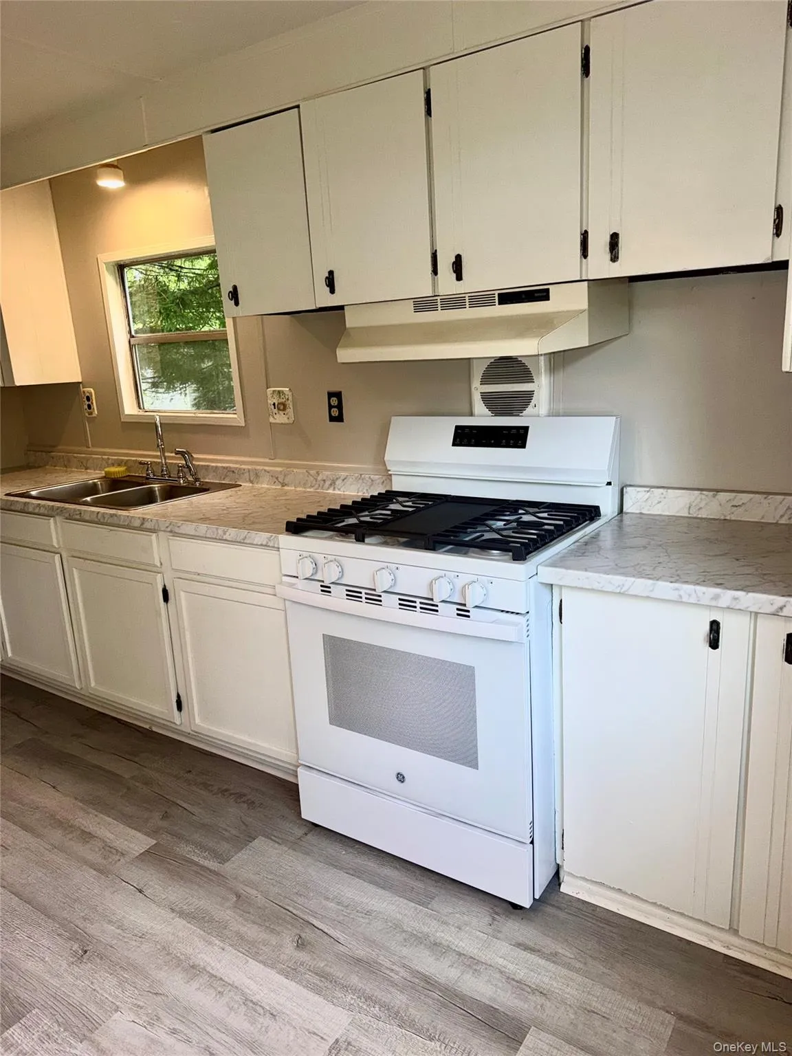 6 Oahu Lane, Plattekill, NY, 2 Bedrooms Bedrooms, 5 Rooms Rooms,1 BathroomBathrooms,Residential,For Rent,Oahu,0,1048152 6 Oahu Lane, Plattekill, NY, 2 Bedrooms Bedrooms, 5 Rooms Rooms,1 BathroomBathrooms,Residential,For Rent,Oahu,0,1048152