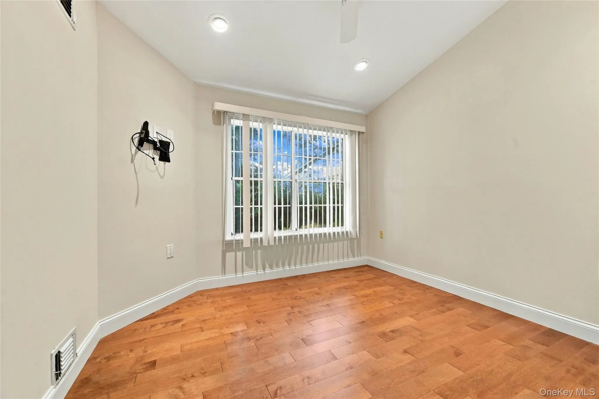 9 Oakdale Court, Brookhaven, NY, 2 Bedrooms Bedrooms, 6 Rooms Rooms,2 BathroomsBathrooms,Residential,For Rent,Oakdale,0,1048158 9 Oakdale Court, Brookhaven, NY, 2 Bedrooms Bedrooms, 6 Rooms Rooms,2 BathroomsBathrooms,Residential,For Rent,Oakdale,0,1048158