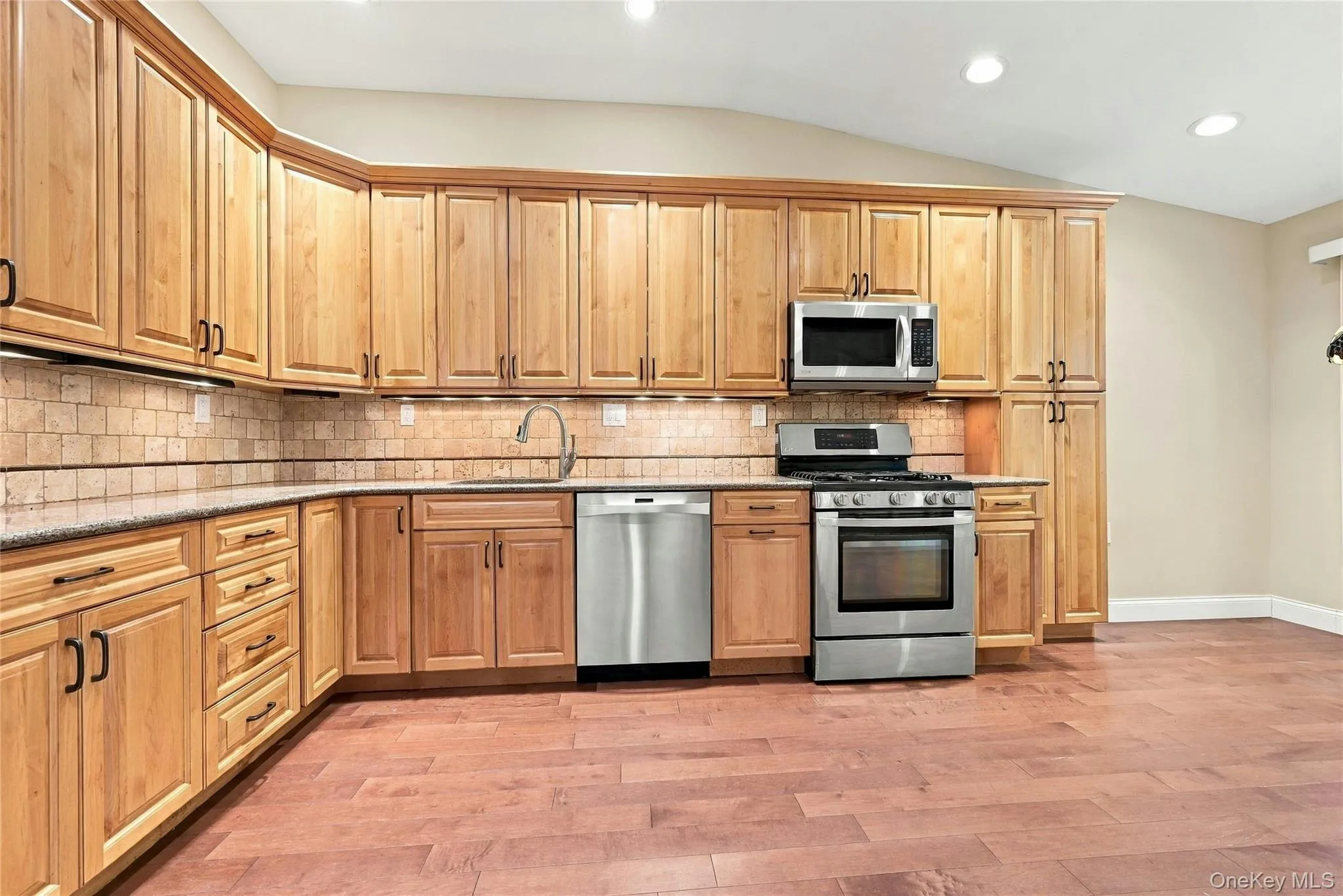 9 Oakdale Court, Brookhaven, NY, 2 Bedrooms Bedrooms, 6 Rooms Rooms,2 BathroomsBathrooms,Residential,For Rent,Oakdale,0,1048158 9 Oakdale Court, Brookhaven, NY, 2 Bedrooms Bedrooms, 6 Rooms Rooms,2 BathroomsBathrooms,Residential,For Rent,Oakdale,0,1048158