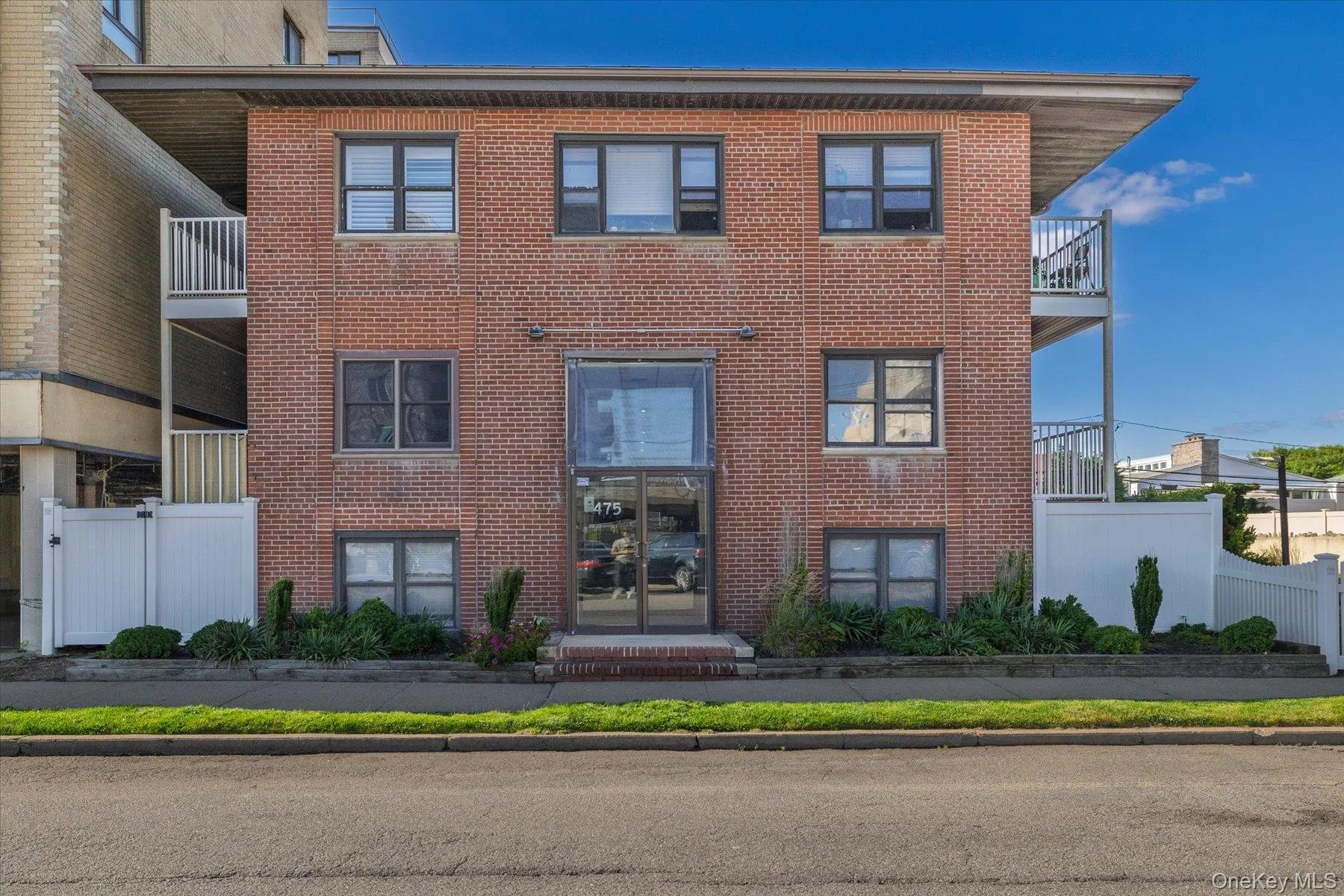 475 W Broadway, Long Beach, NY, 1 Room Rooms,1 BathroomBathrooms,Residential Lease,For Rent,W Broadway,0,1048167 475 W Broadway, Long Beach, NY, 1 Room Rooms,1 BathroomBathrooms,Residential Lease,For Rent,W Broadway,0,1048167