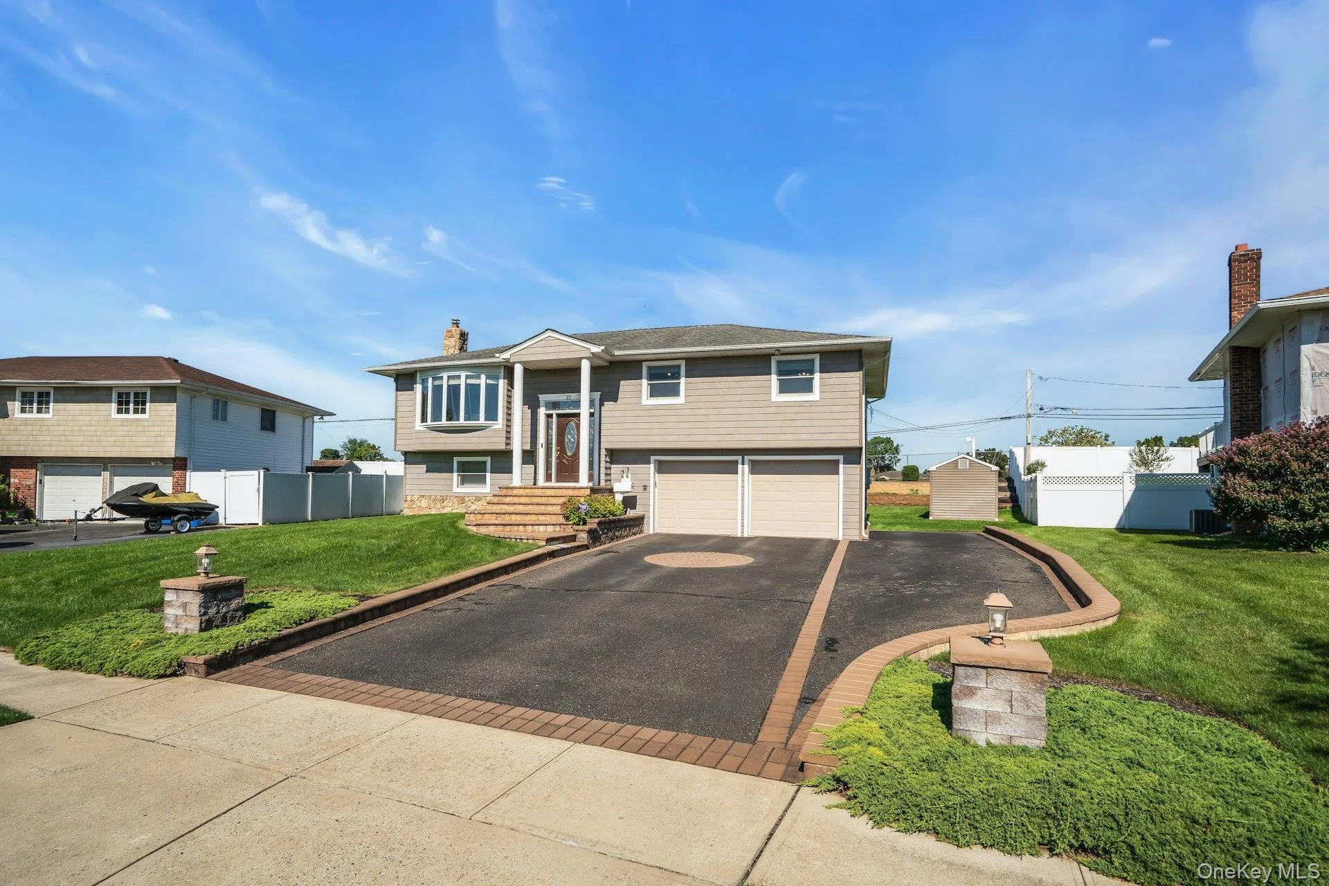 ,25 Acre and Professionally landscaped. ,25 Acre and Professionally landscaped.