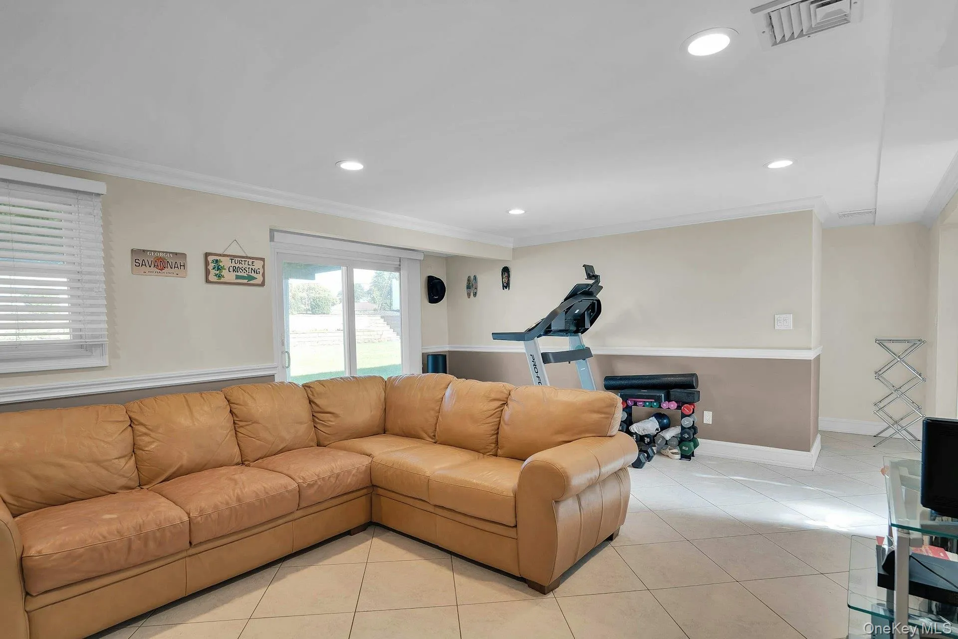 Nice size room. Nice size room.