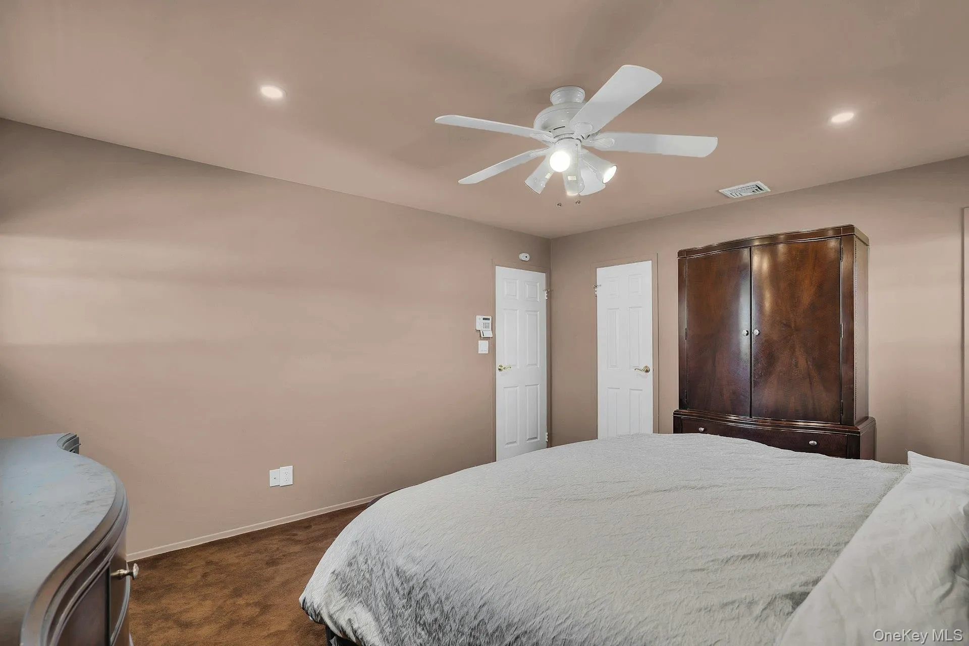 Primary bedroom has private ensuite bathroom. Primary bedroom has private ensuite bathroom.