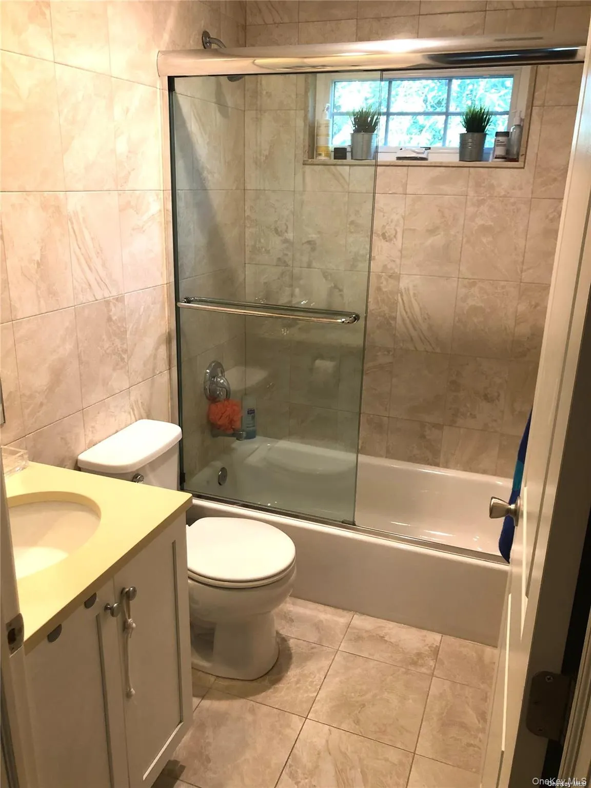 9 Mohegan Avenue, North Hempstead, NY, 3 Bedrooms Bedrooms, 6 Rooms Rooms,2 BathroomsBathrooms,Residential Lease,For Rent,Mohegan,0,1048195 9 Mohegan Avenue, North Hempstead, NY, 3 Bedrooms Bedrooms, 6 Rooms Rooms,2 BathroomsBathrooms,Residential Lease,For Rent,Mohegan,0,1048195